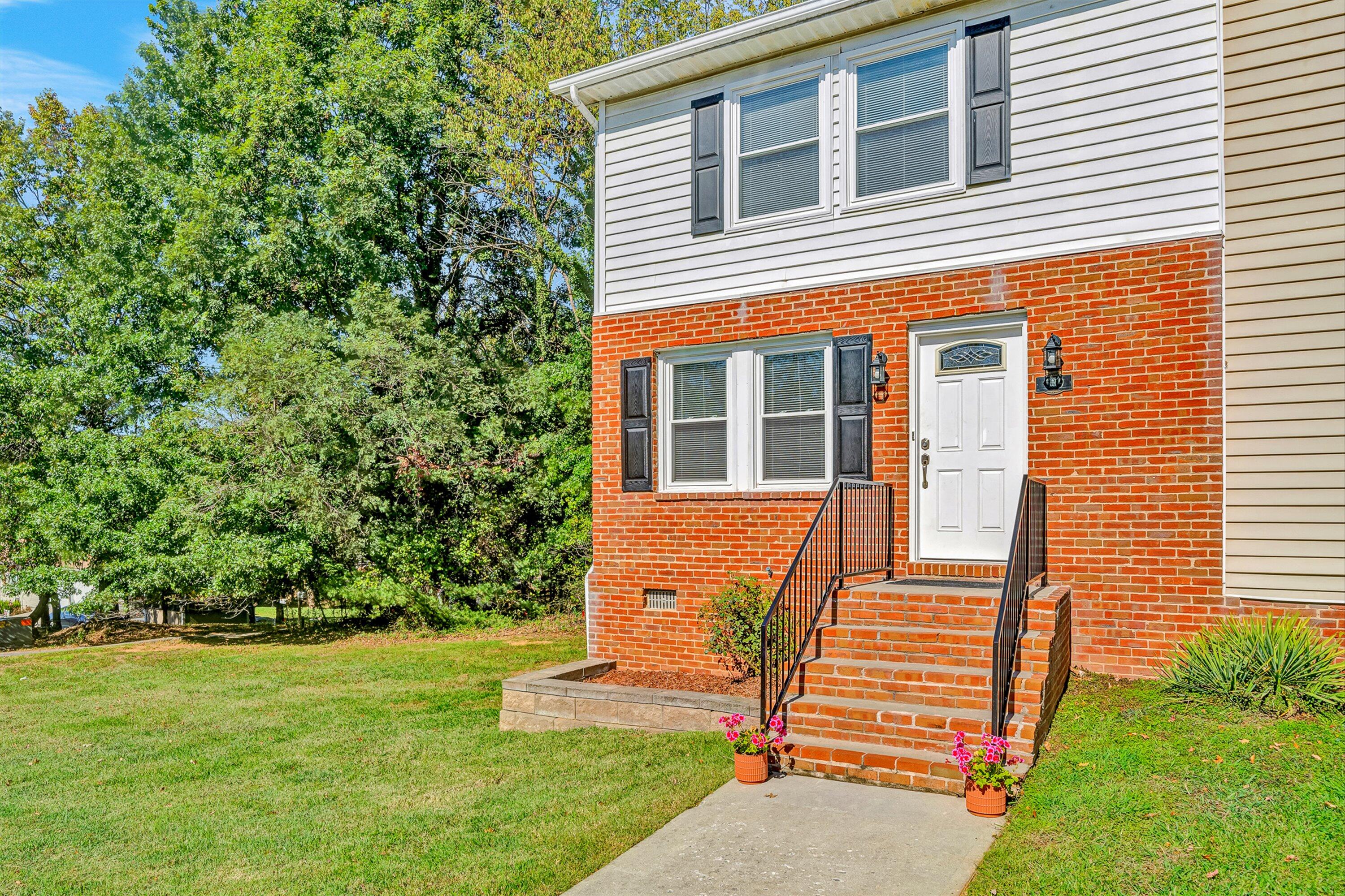 539 Westminister Ln — photo