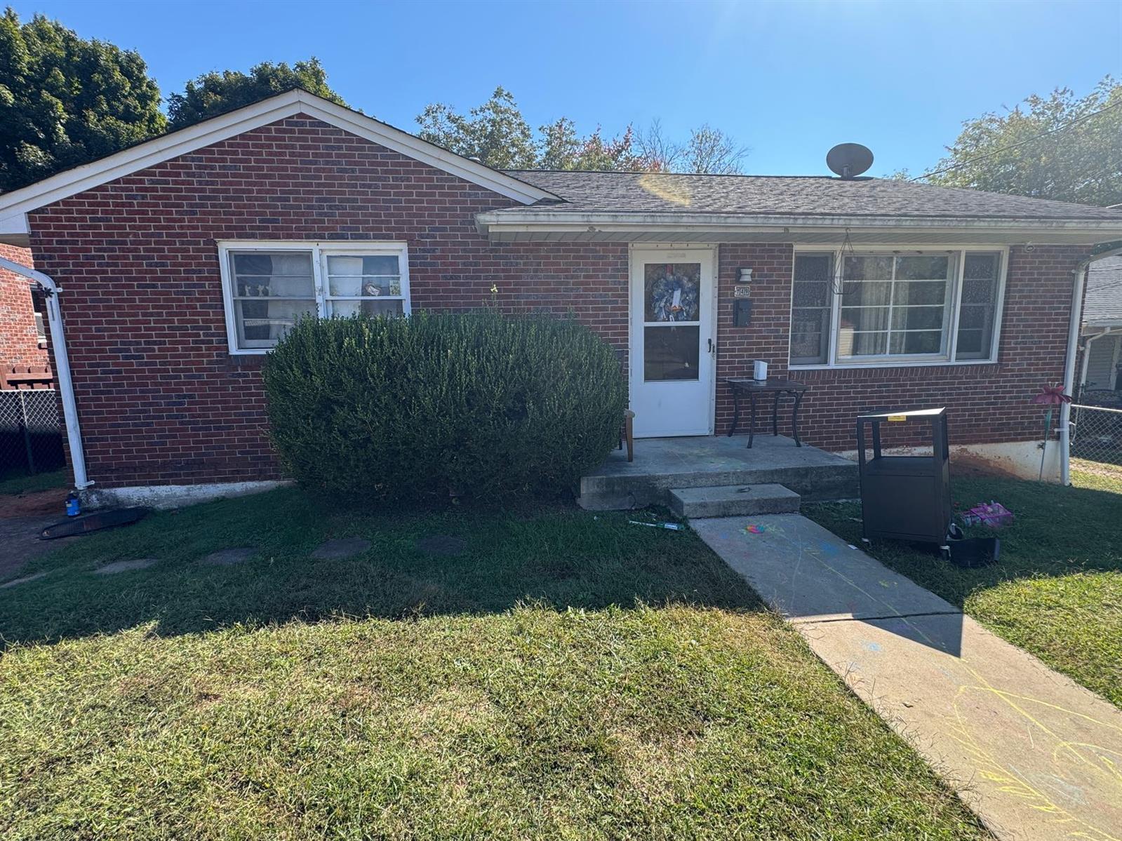 149 Hamlin Ave — photo