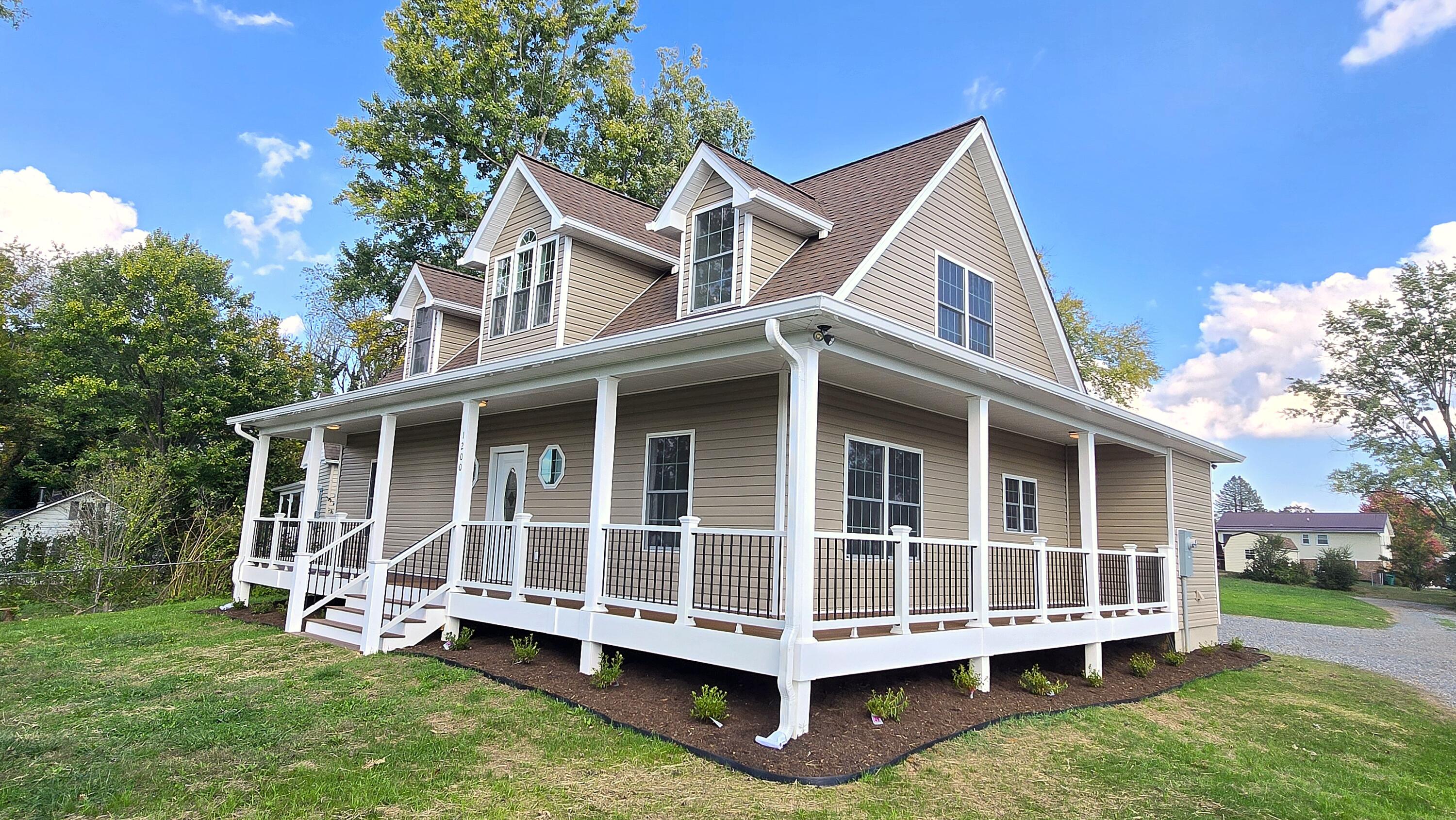 1200 Cambria St NE — photo