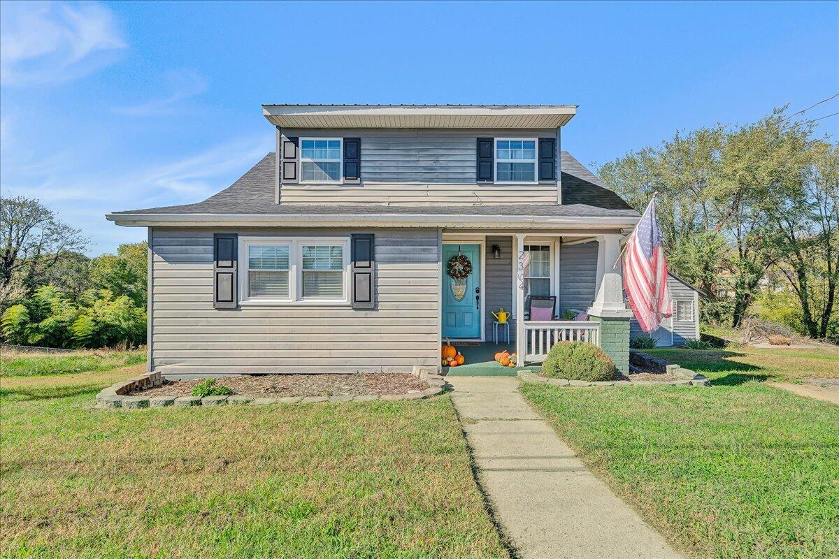 2304 Moir St NE — photo