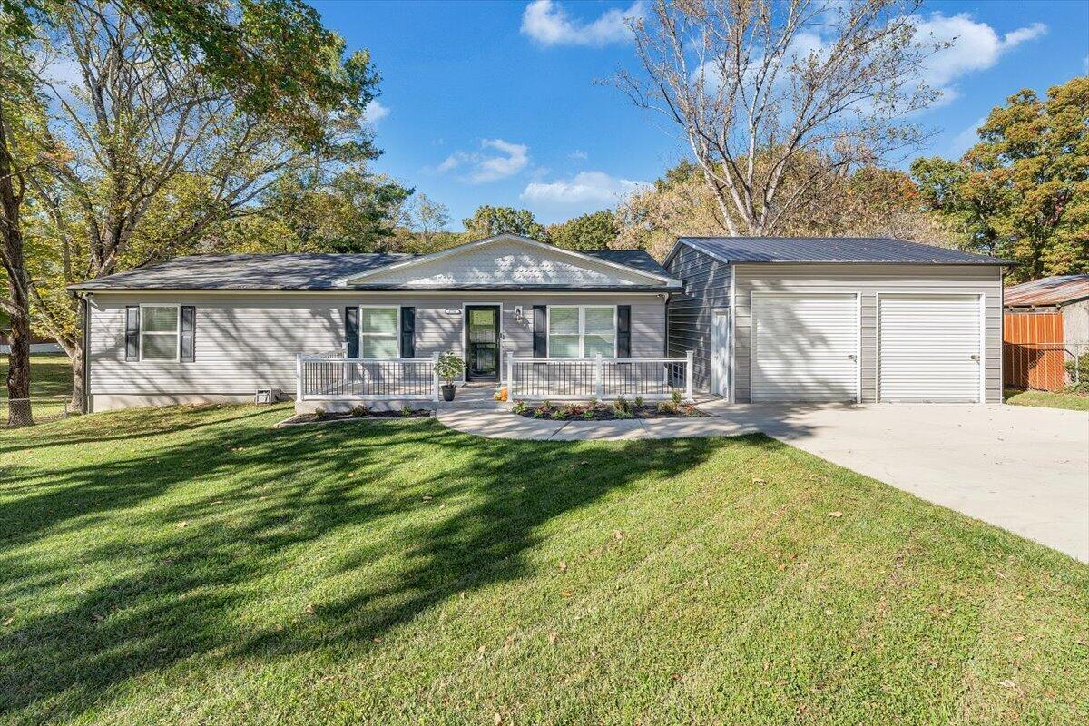 4738 Moore Rd — photo