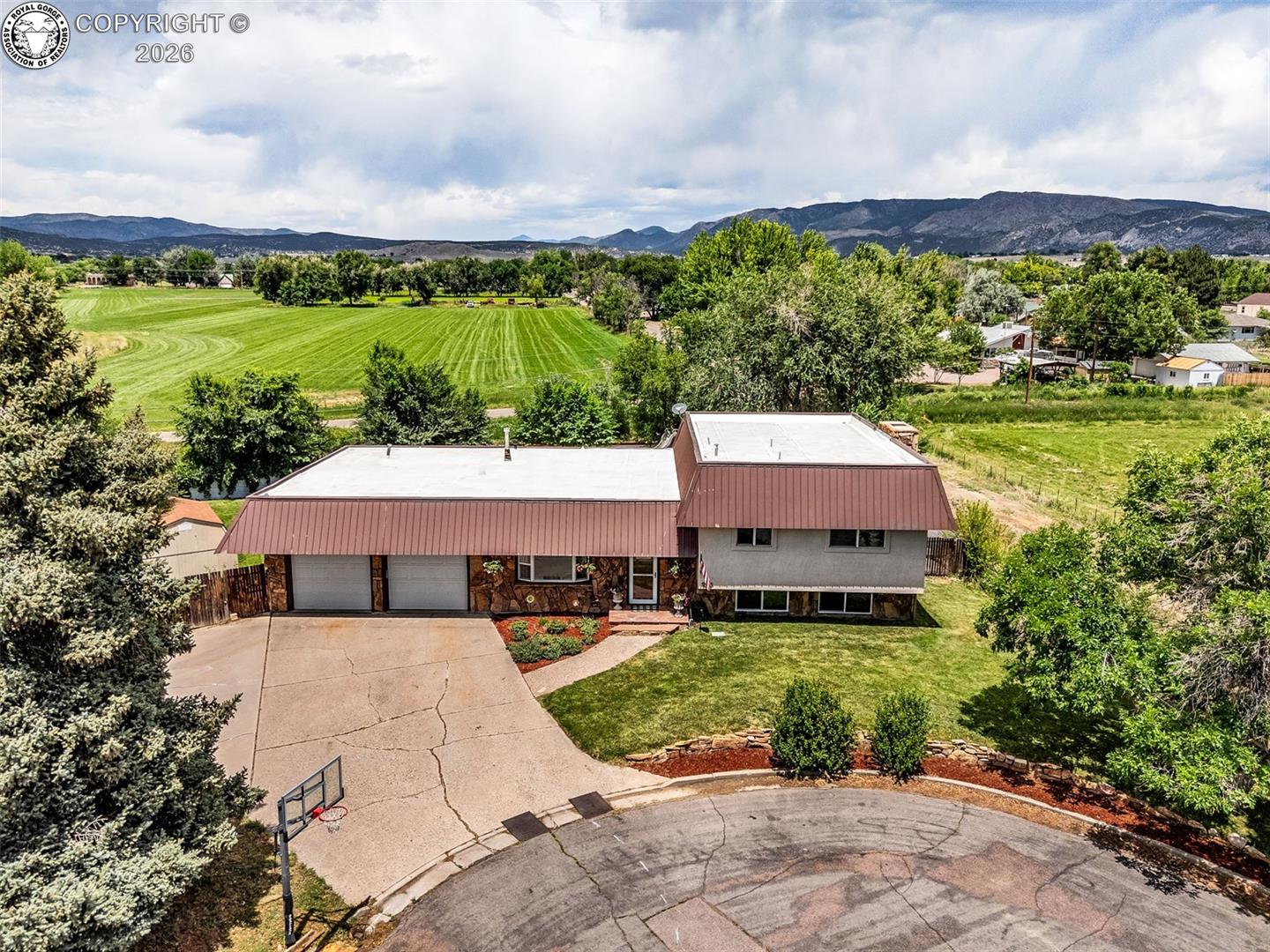 127 N Circle Drive — photo