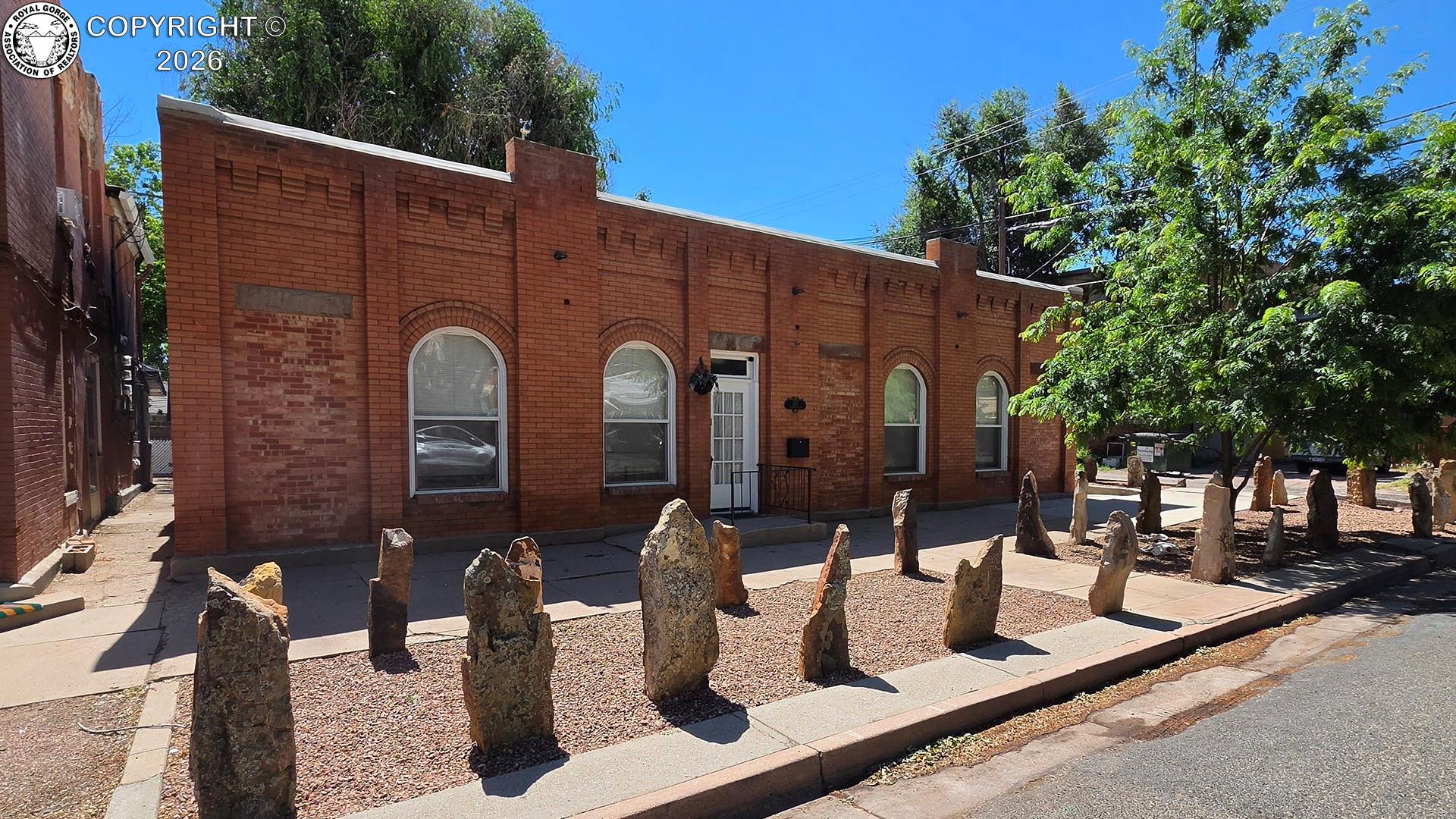 160 N Santa Fe Avenue — photo