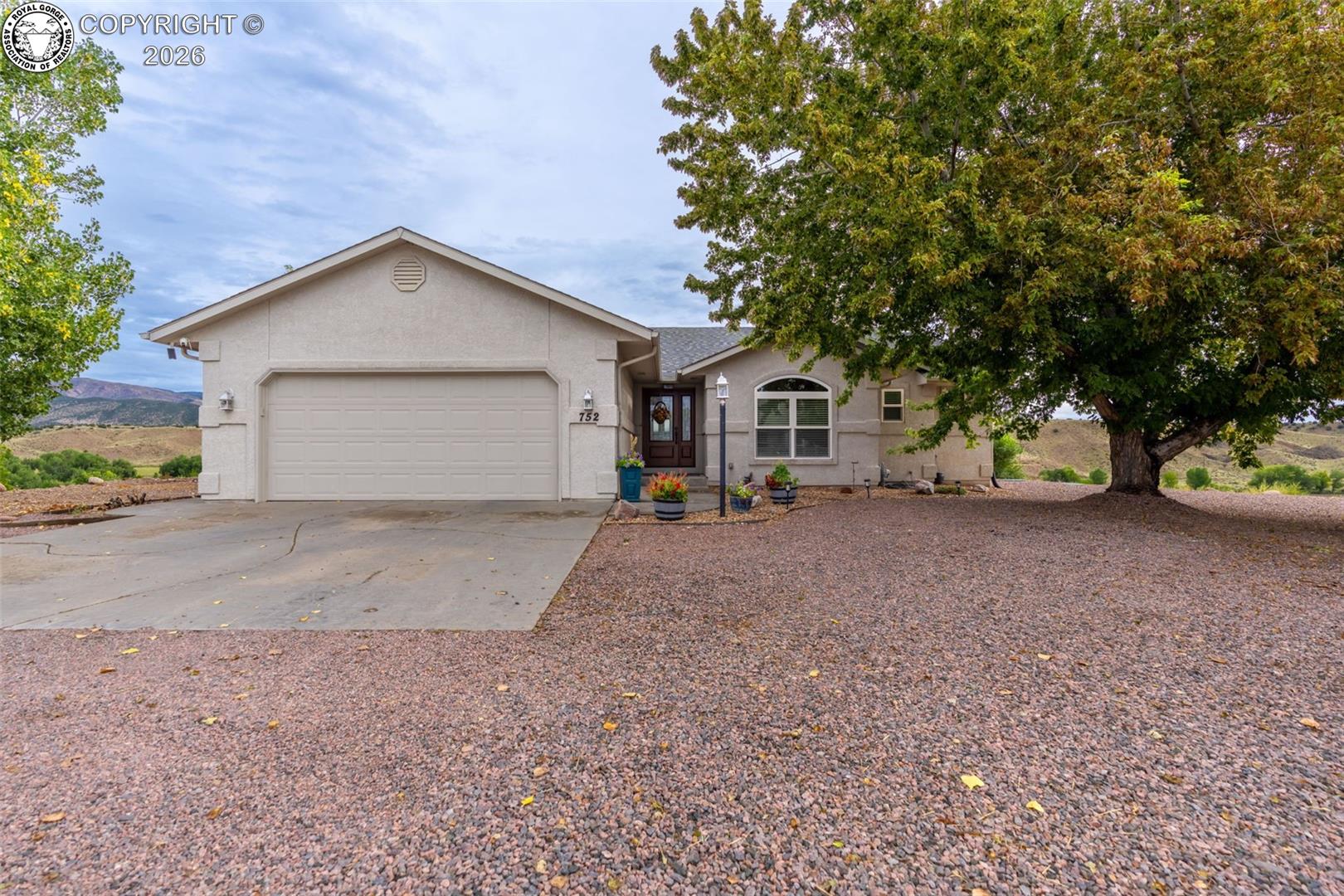 752 Creekview Court — photo