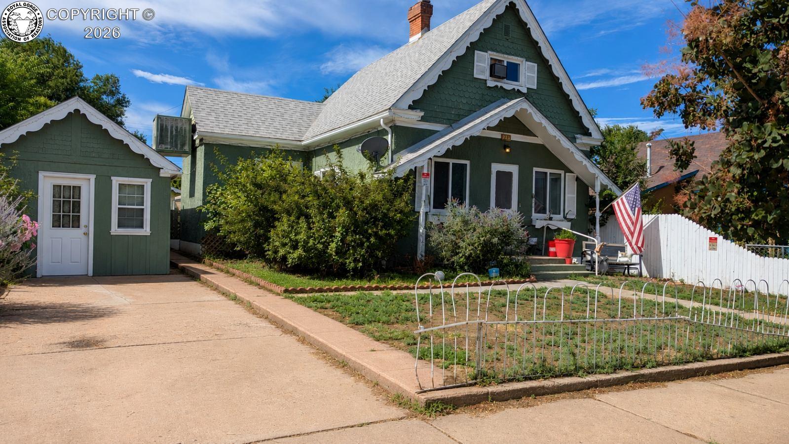 222 E 3rd Street — photo