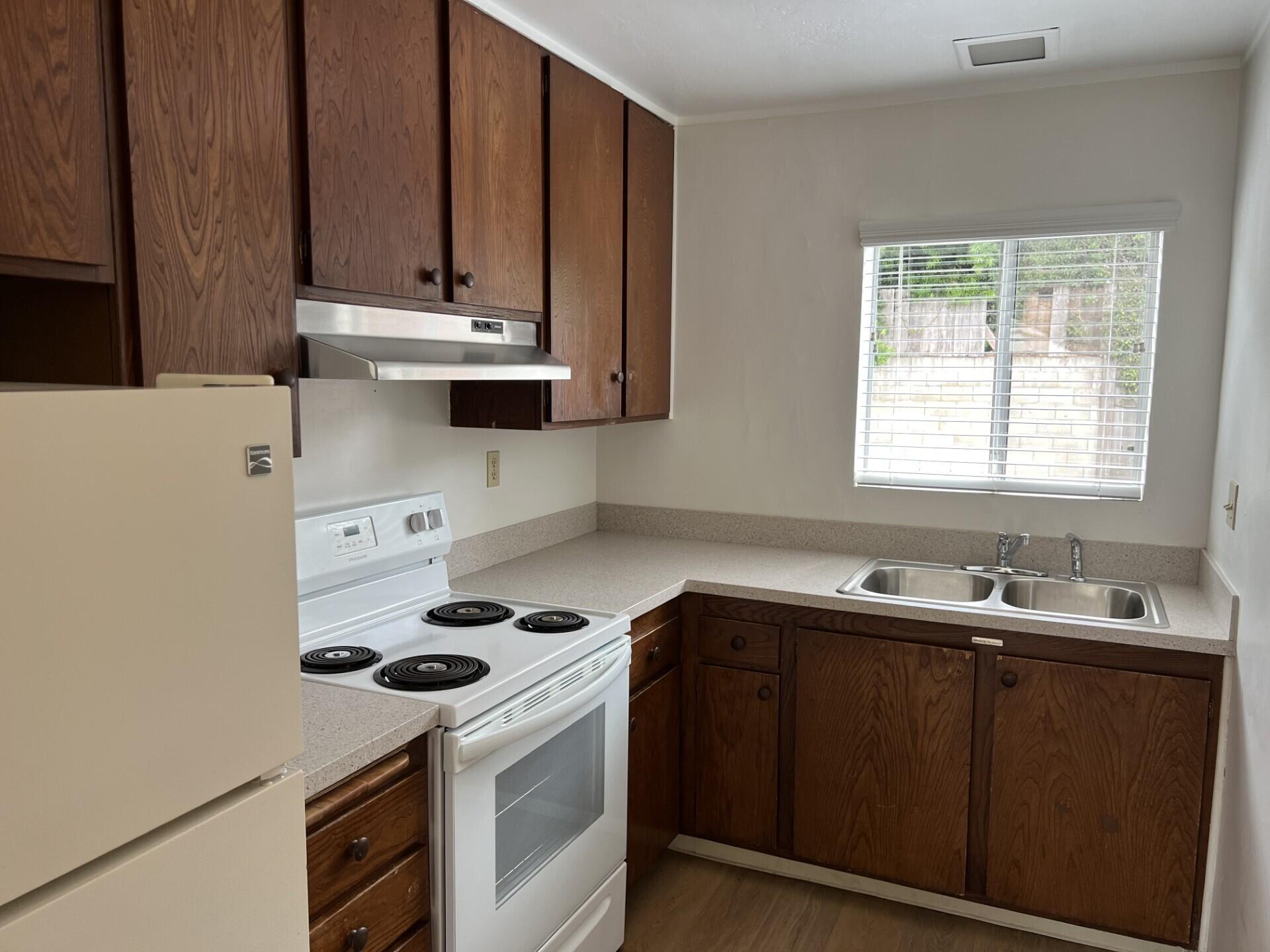 966 Concha Loma Drive 4 — photo