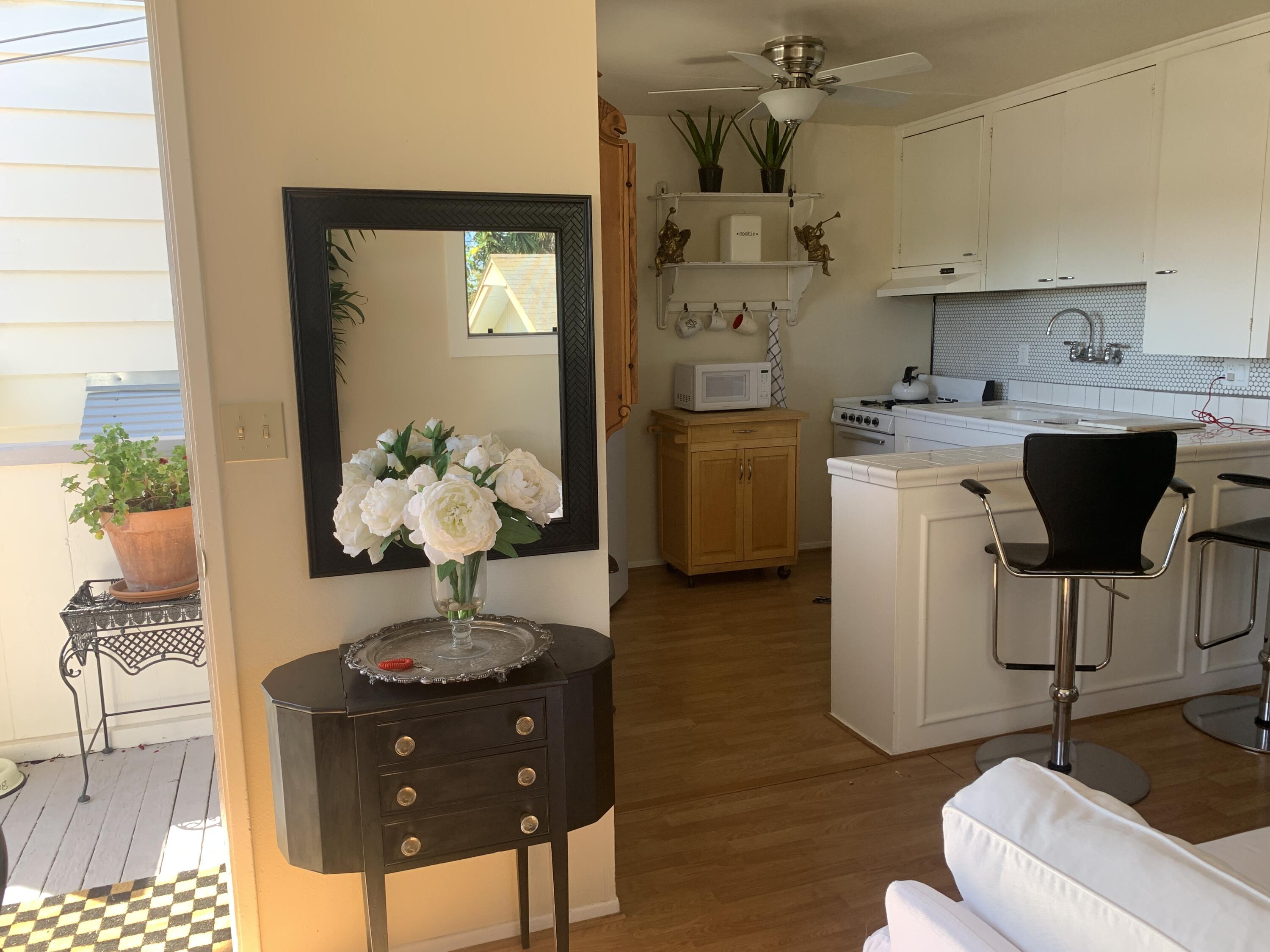 2528 De La Vina Street — photo