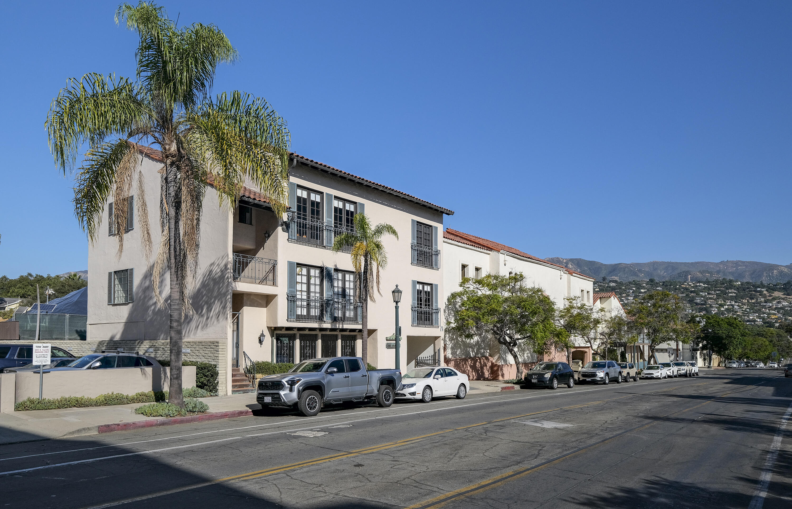 211 E Carrillo Street — photo