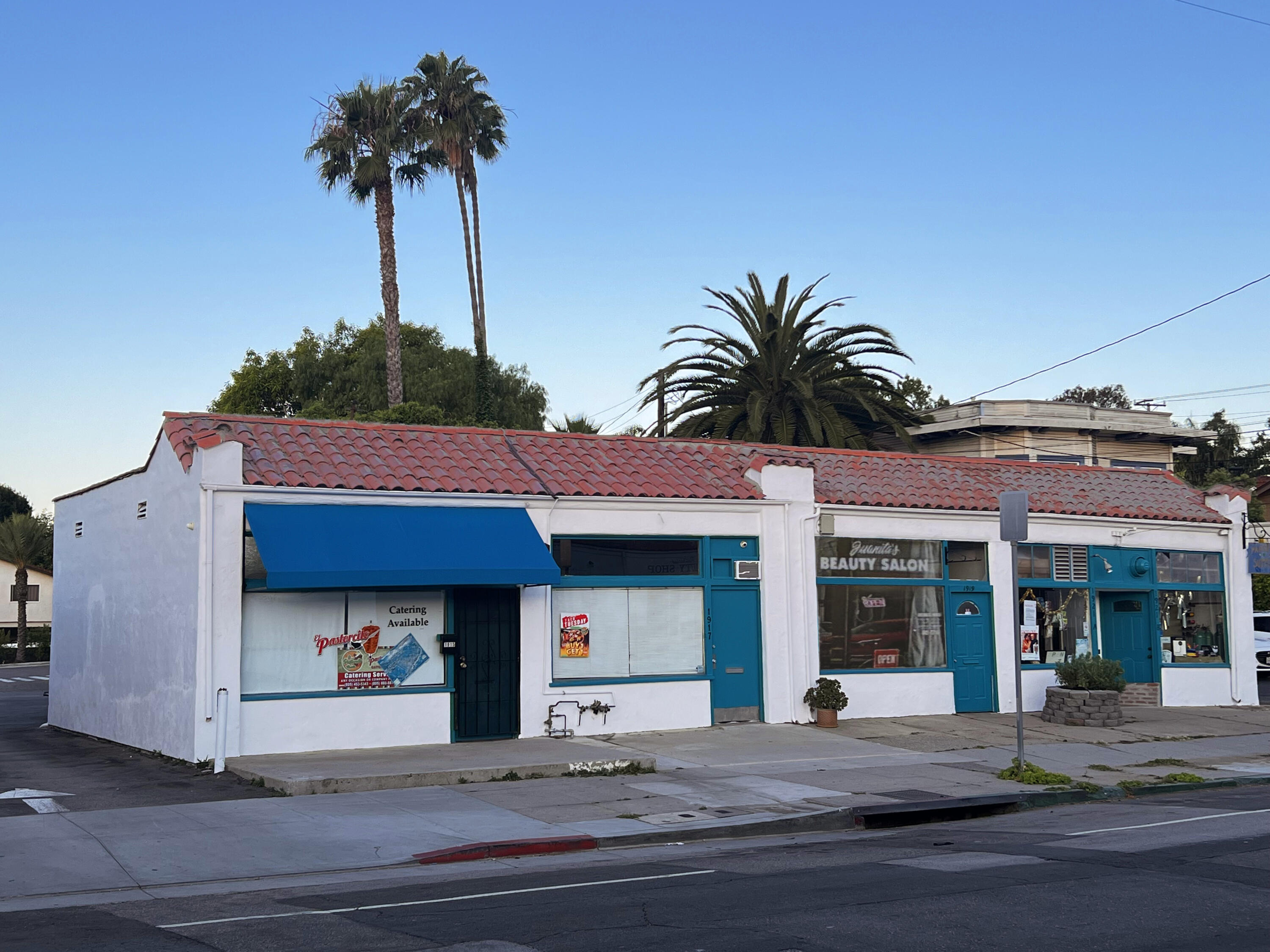 1915-1921 De La Vina Street — photo