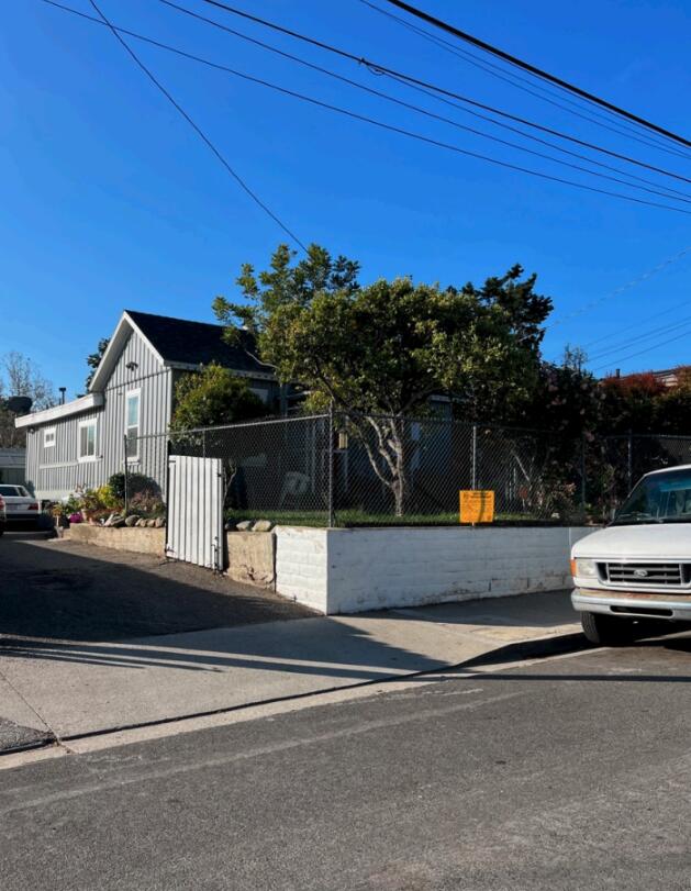 523 W Gutierrez Street — photo