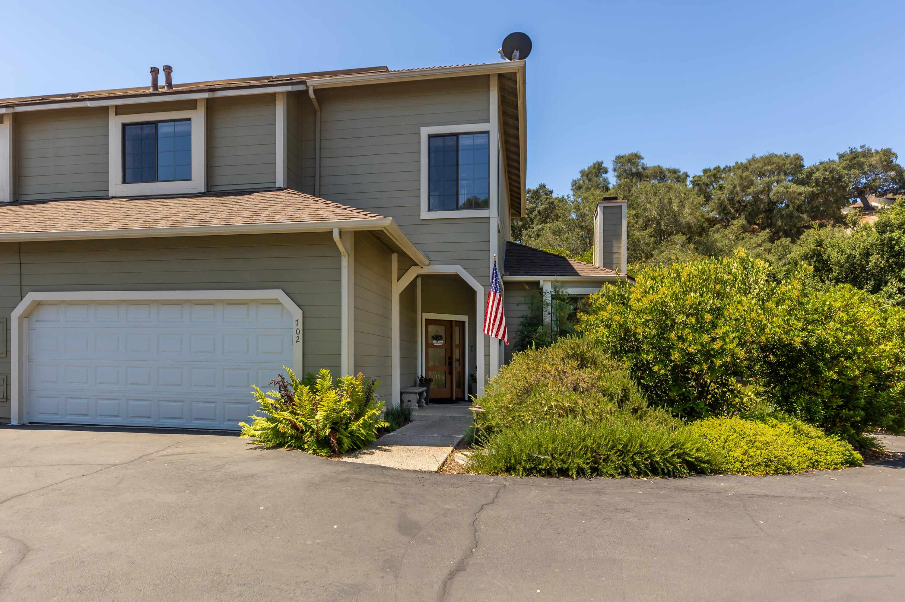 702 Hillside Drive — photo