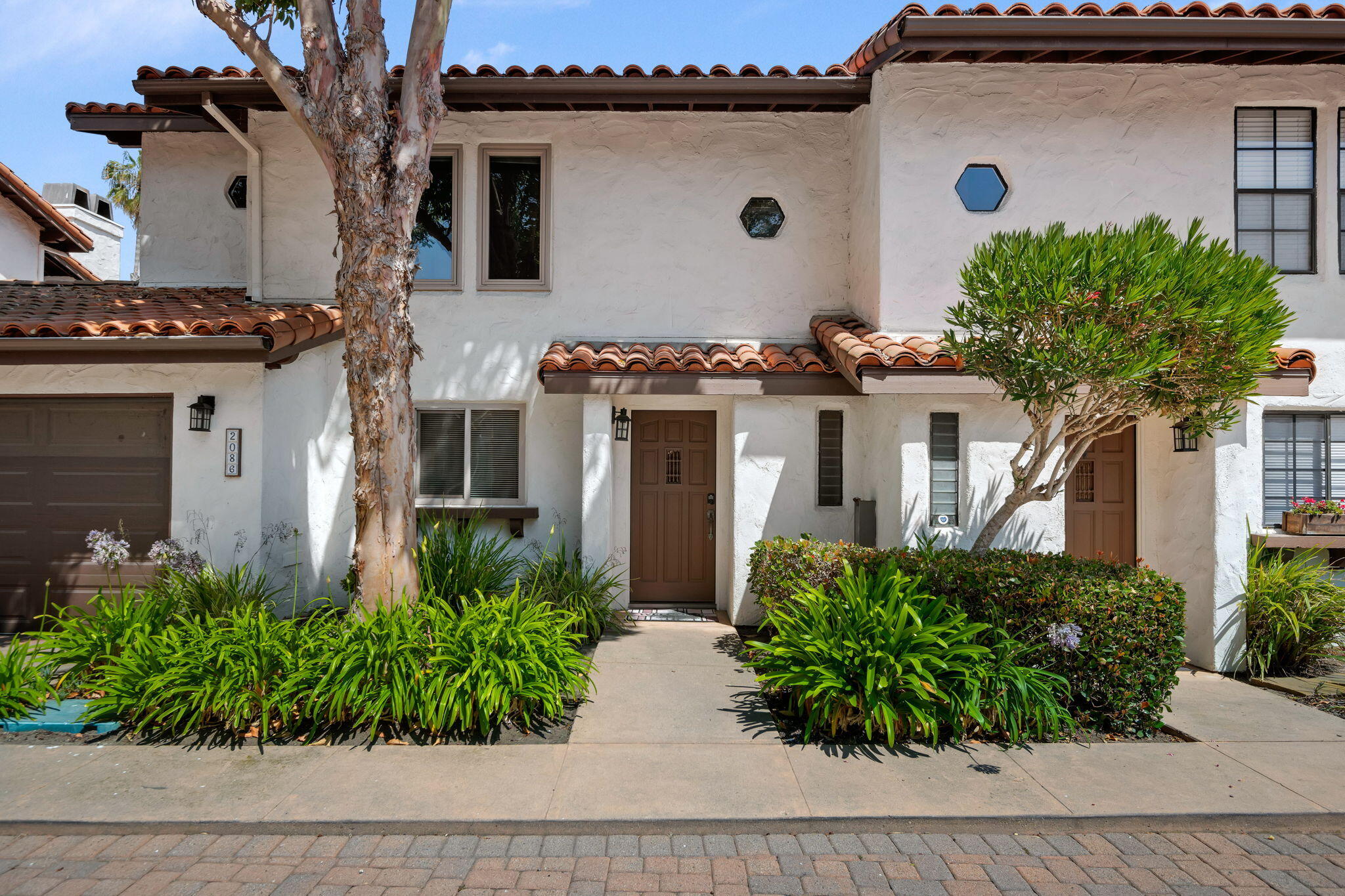 2086 Cliff Drive — photo