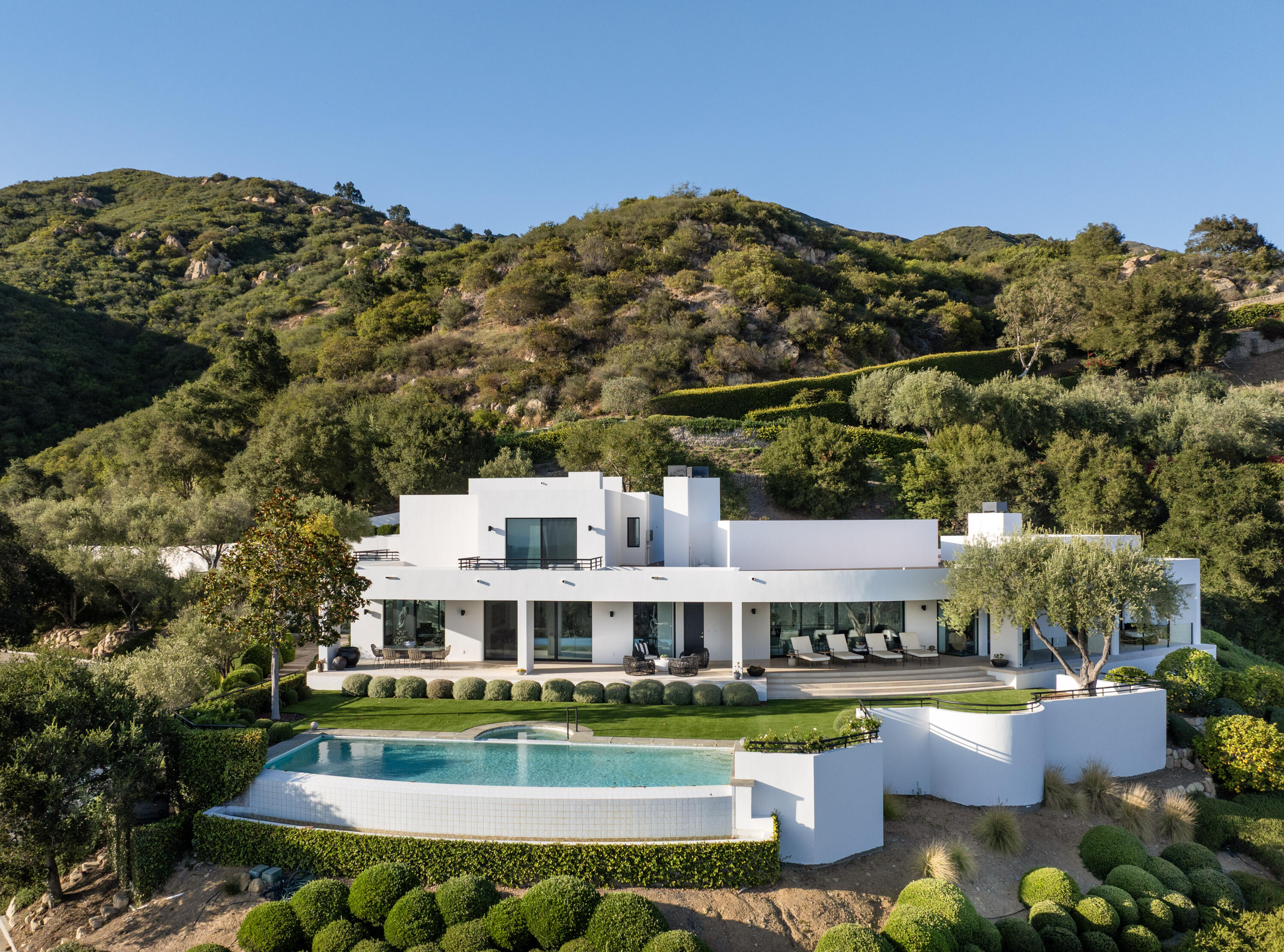 1130 E Mountain Drive — photo