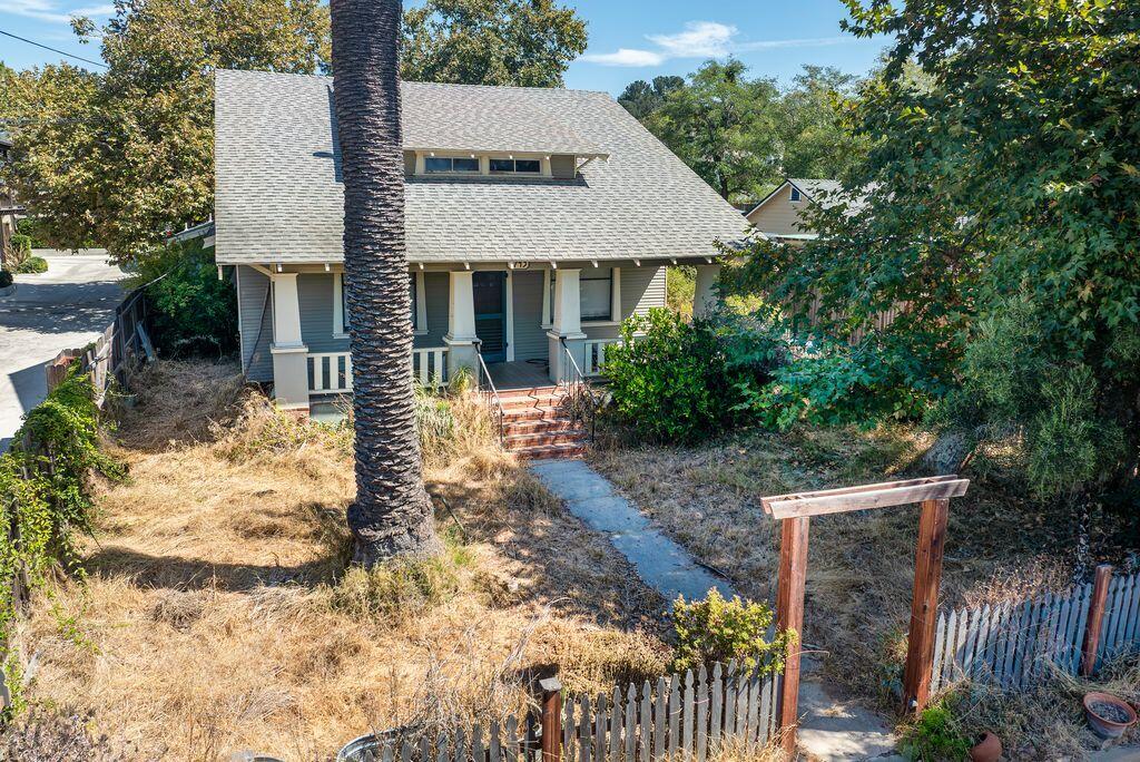 1743 Laurel Avenue — photo