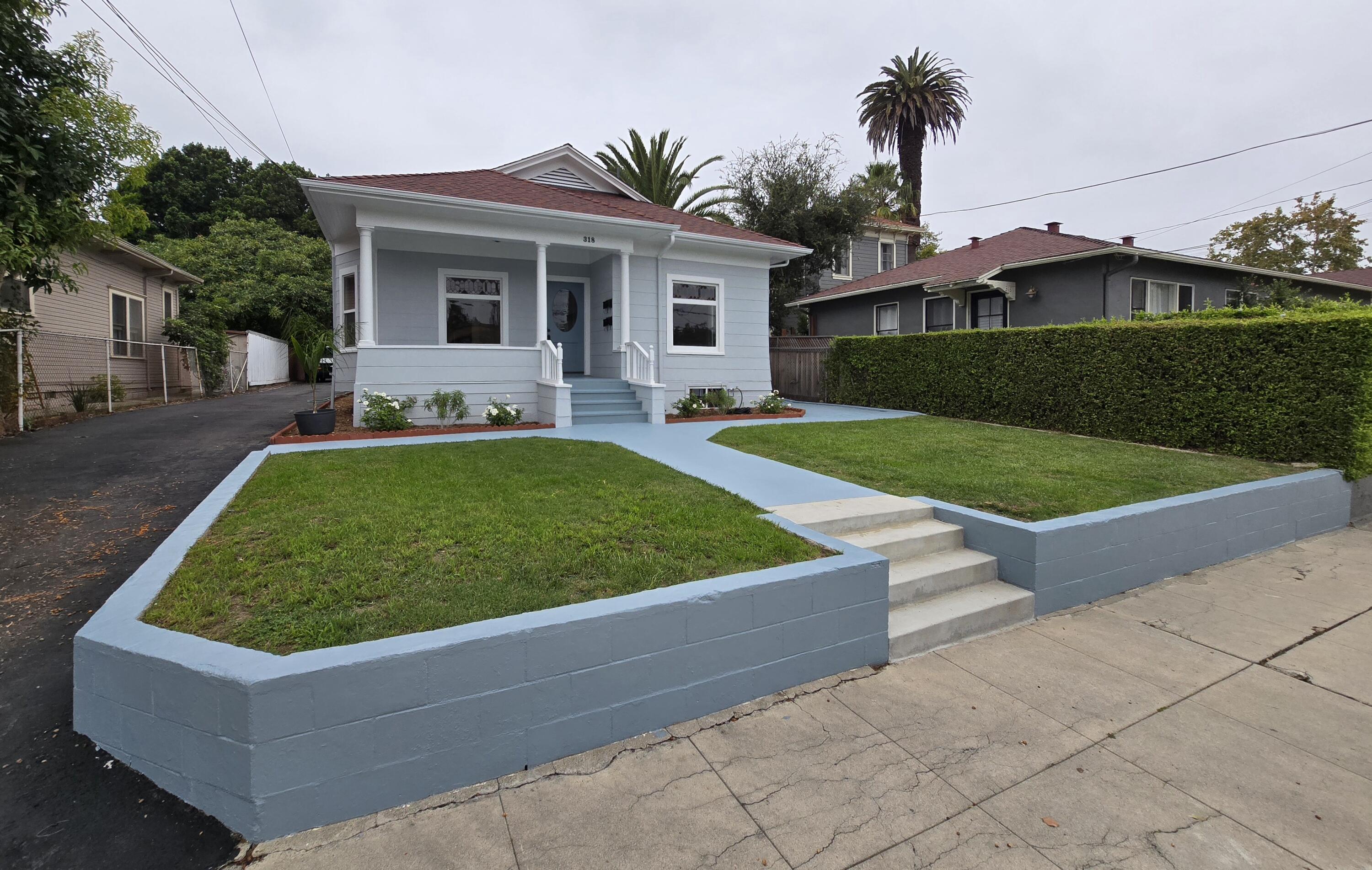 318 W Cota Street — photo