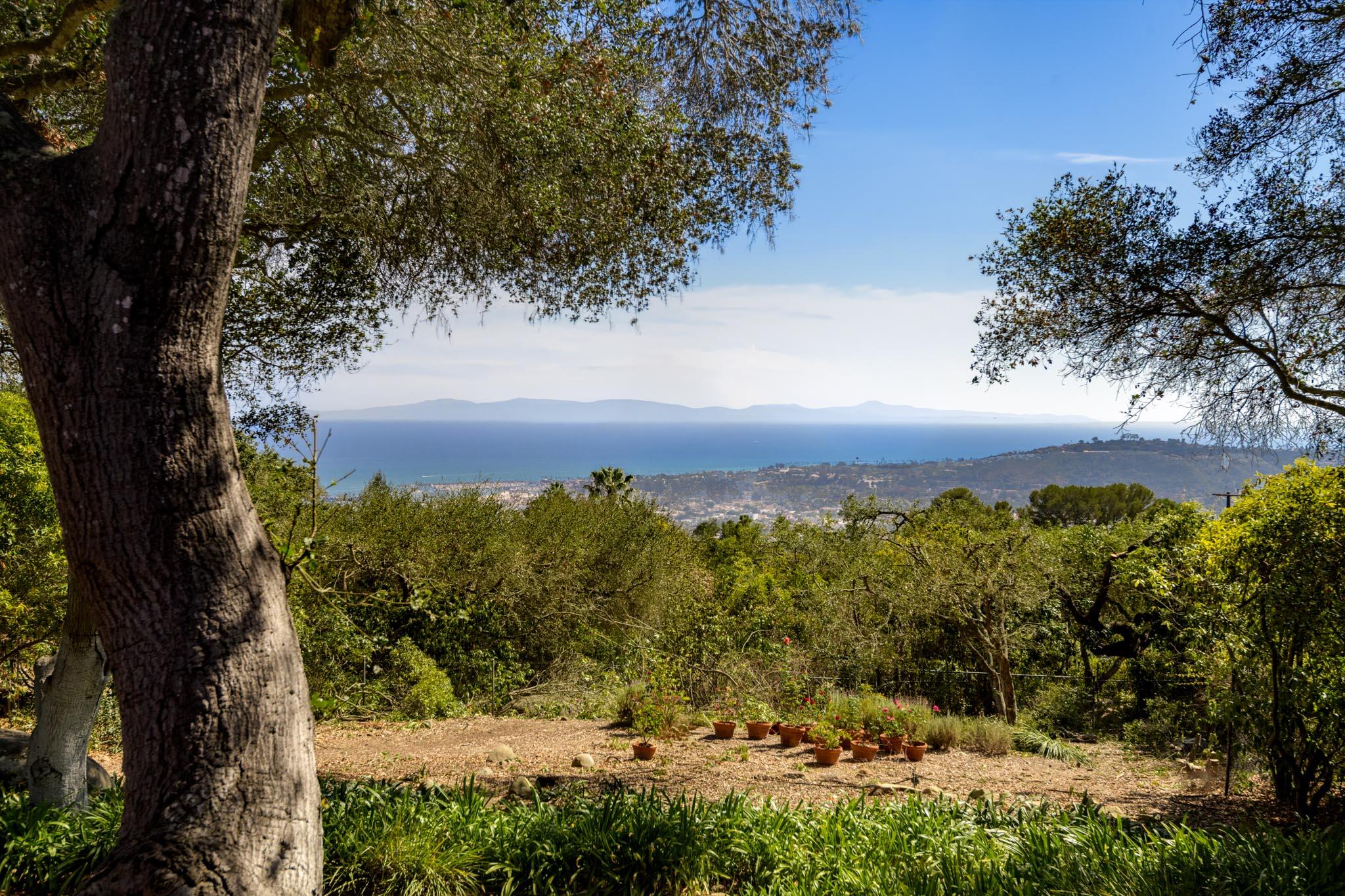 1303 Las Alturas Road — photo
