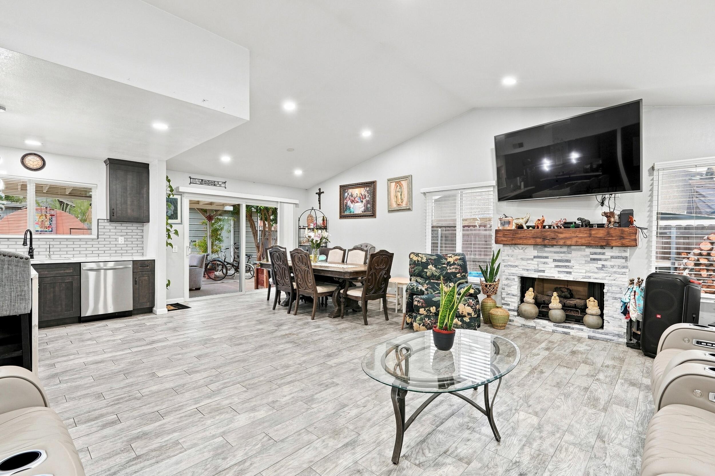 1512 E Pine Avenue, Lompoc, CA 93436 — photo 3