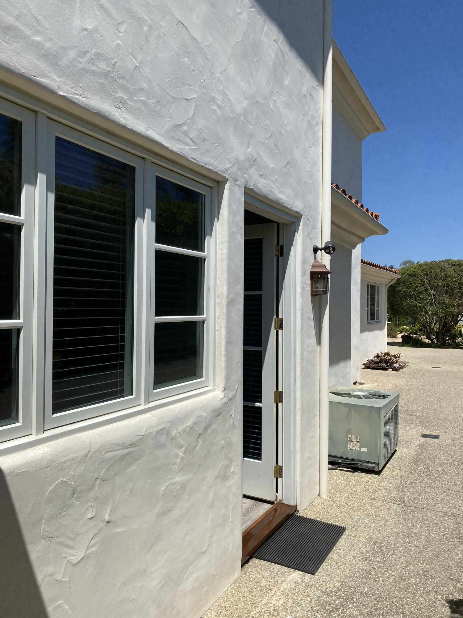 740 Alto Drive (Studio) — photo