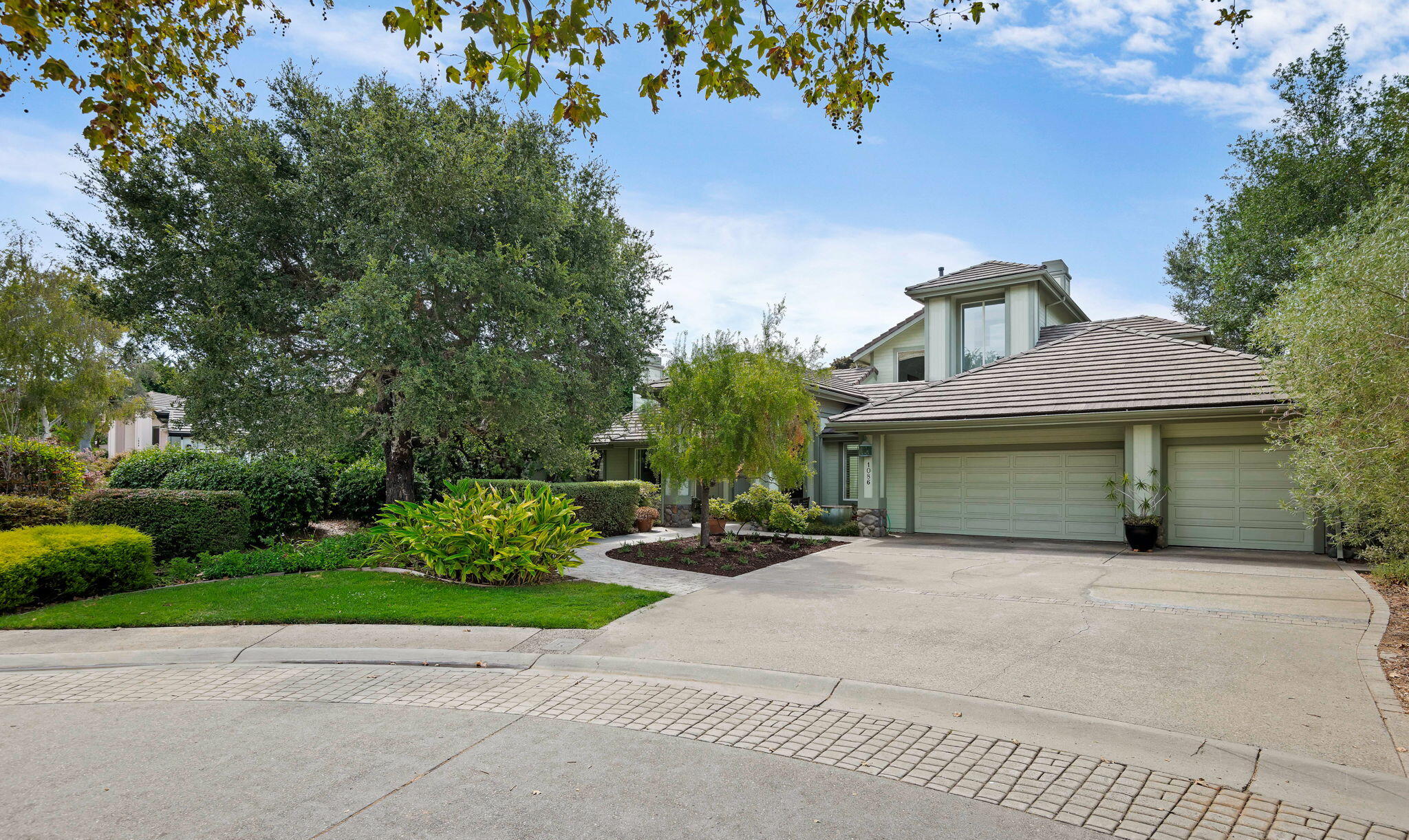 1086 Diamond Crest Court — photo