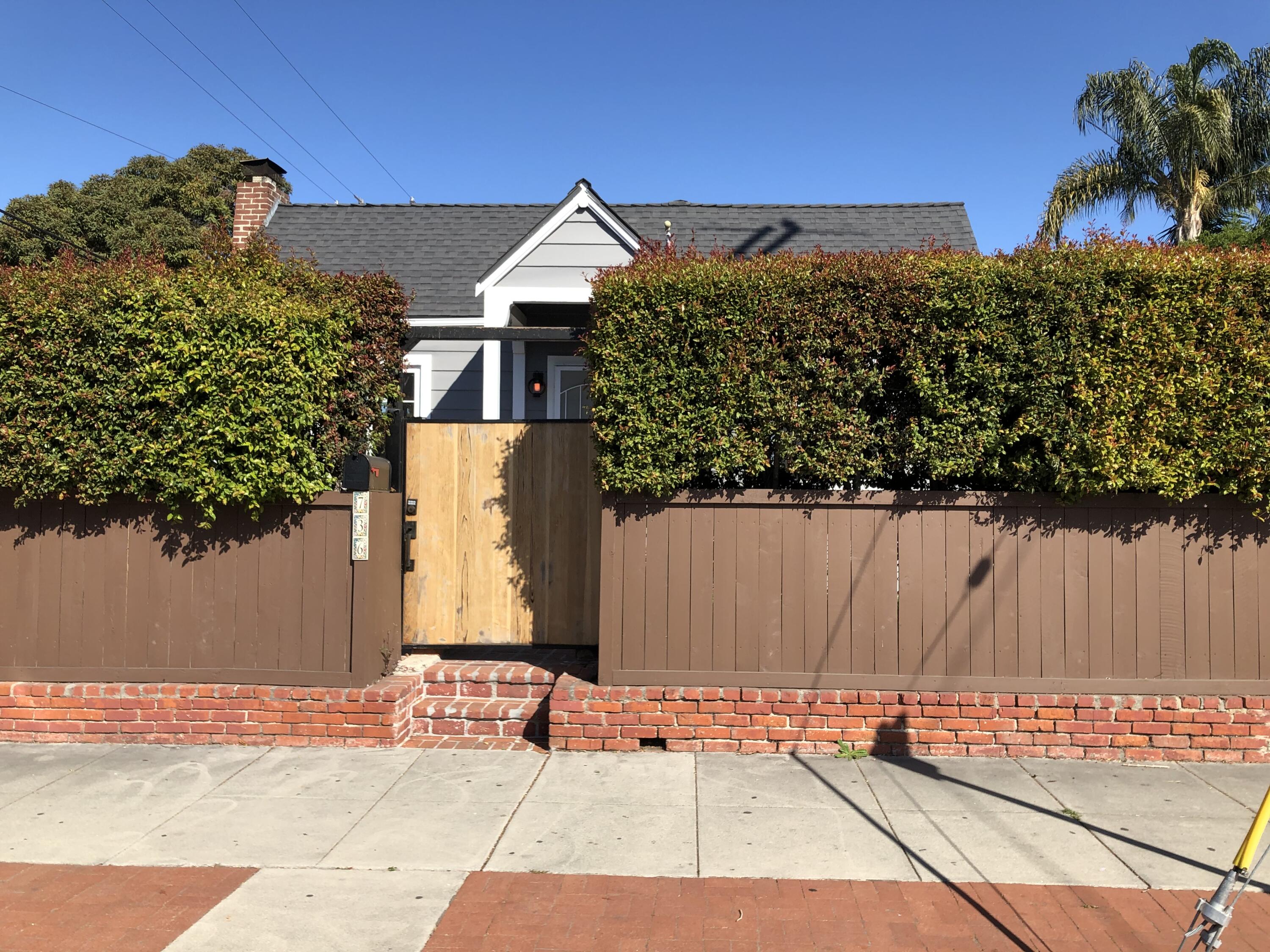 736 W Micheltorena Street — photo