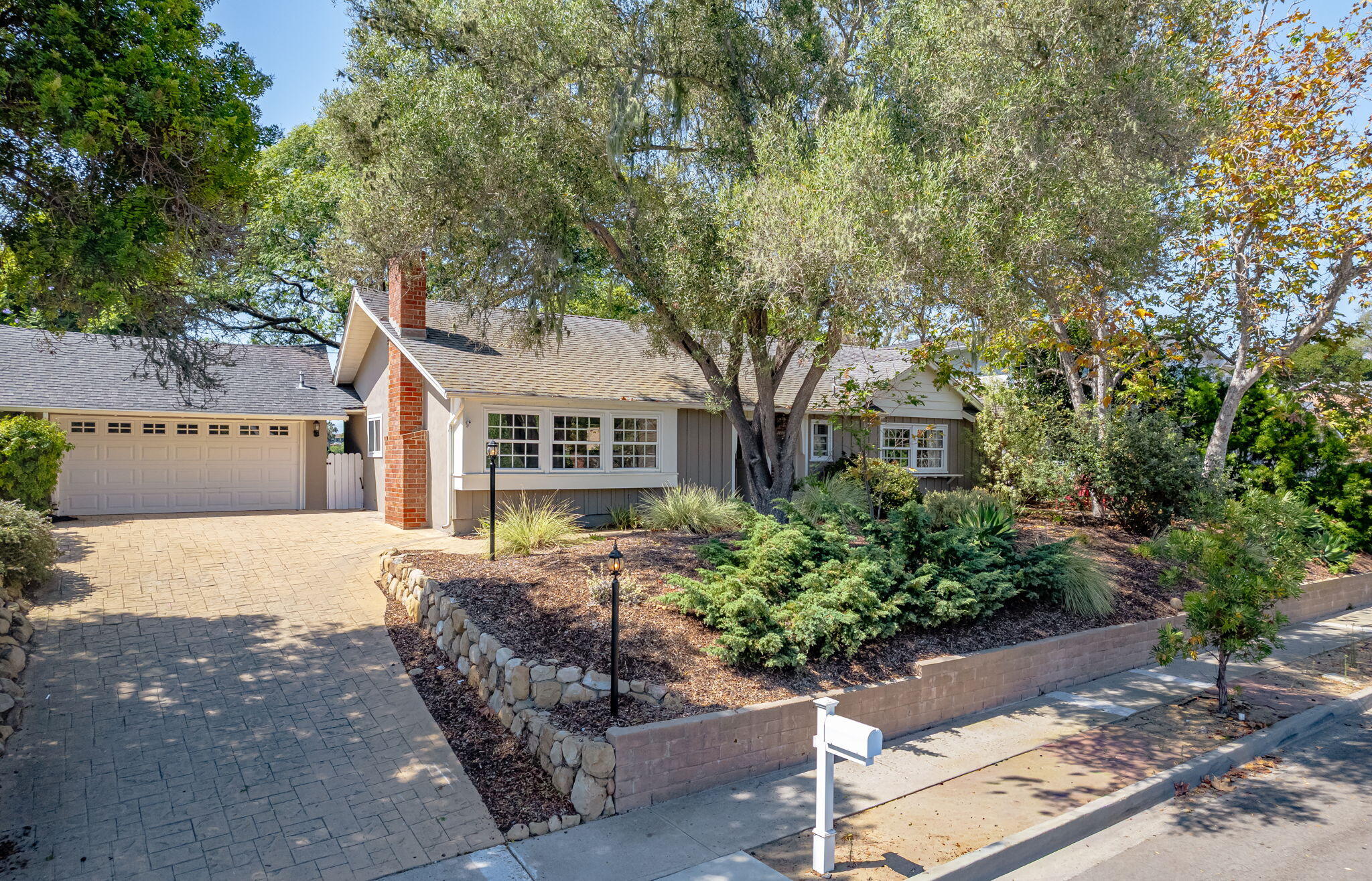 633 Island View Drive — photo