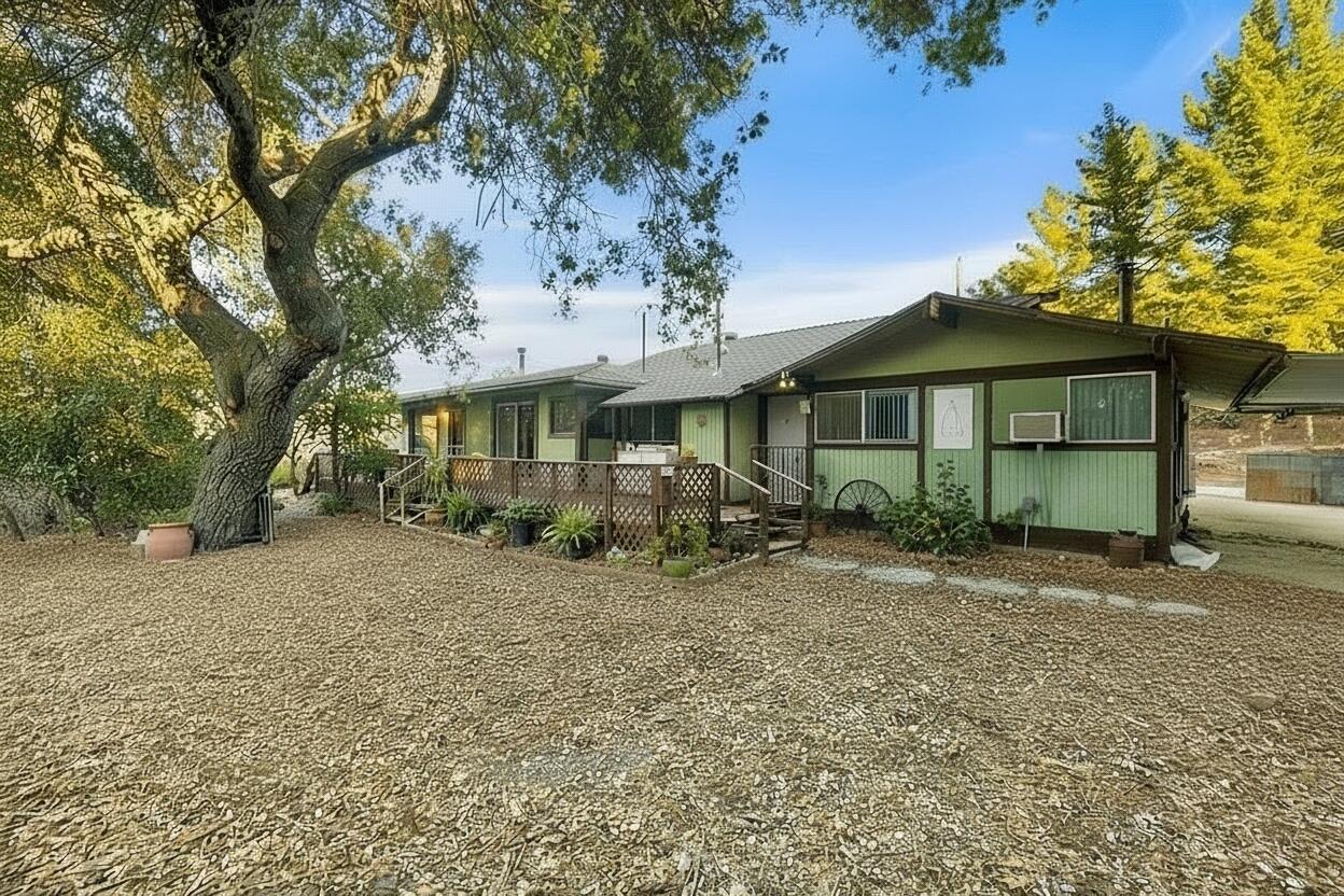 6572 Stagecoach Road — photo