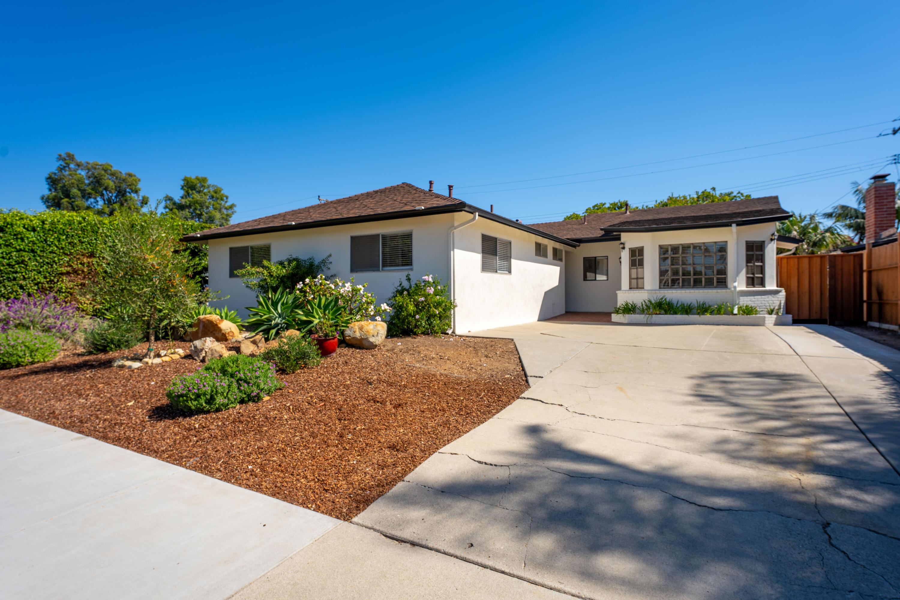 150 La Venta Drive — photo