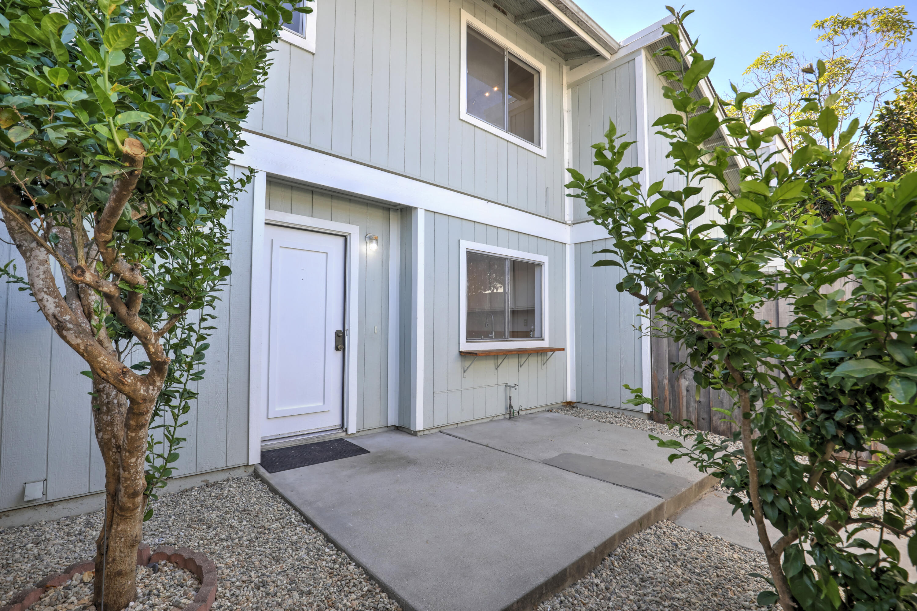 487 Cannon Green Drive Apt B — photo
