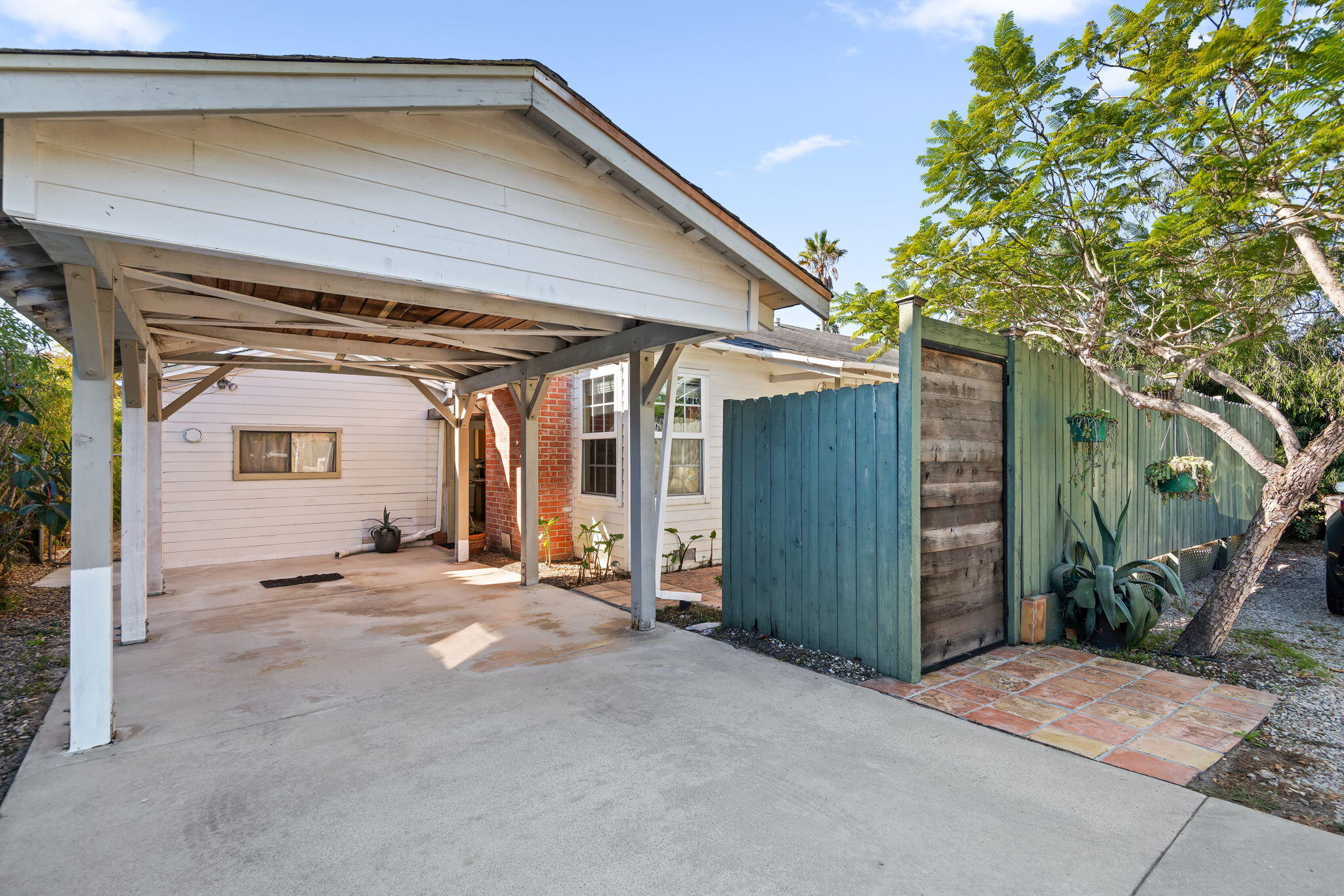 2335 Cliff Drive — photo