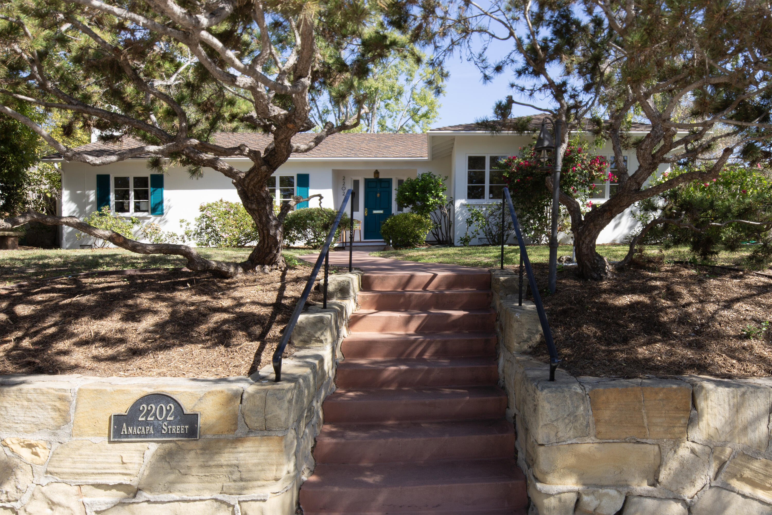 2202 Anacapa Street — photo