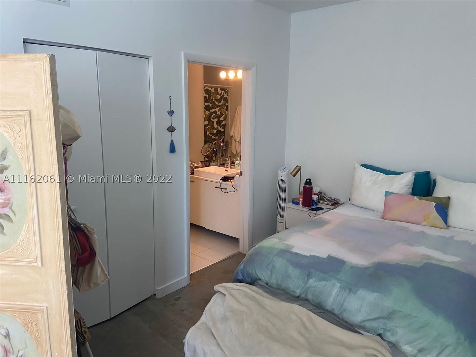 151 SE 1st St Ph05 — photo