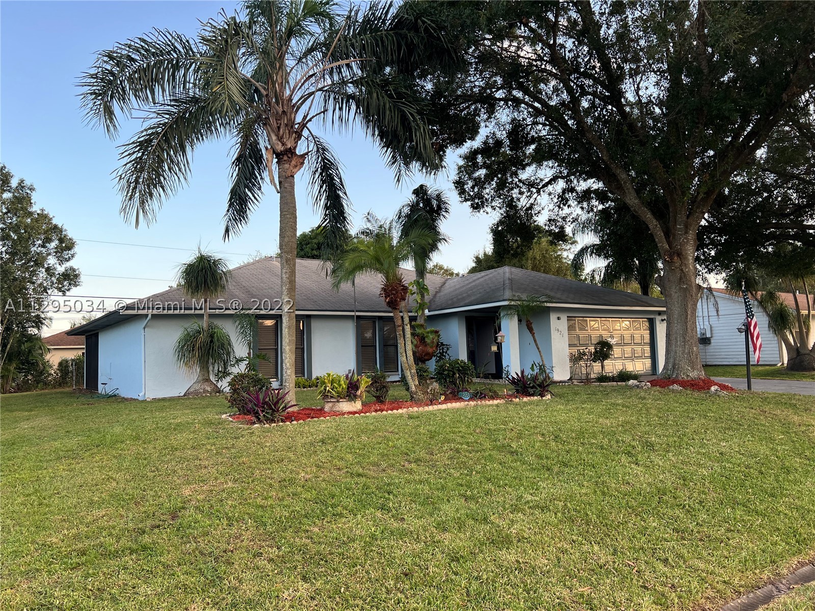 1921 SW Hickock Ter — photo