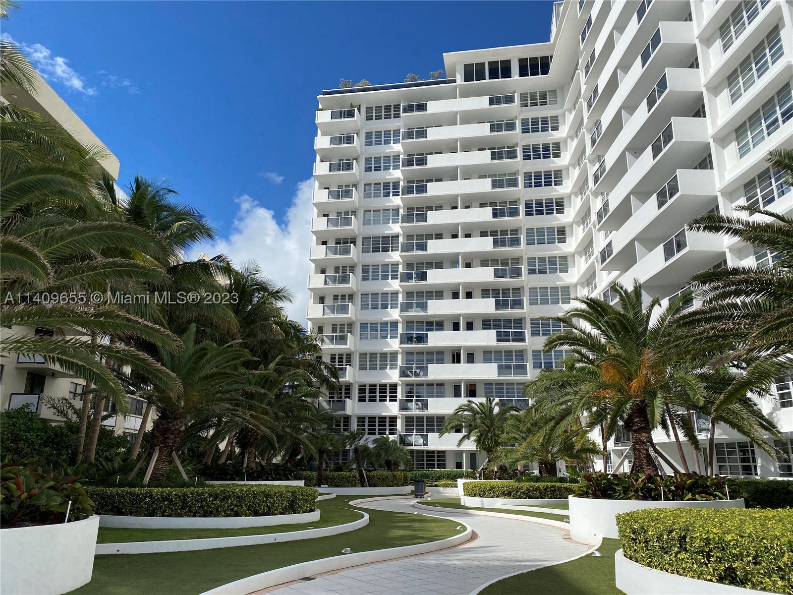 100 Lincoln Rd 939 — photo