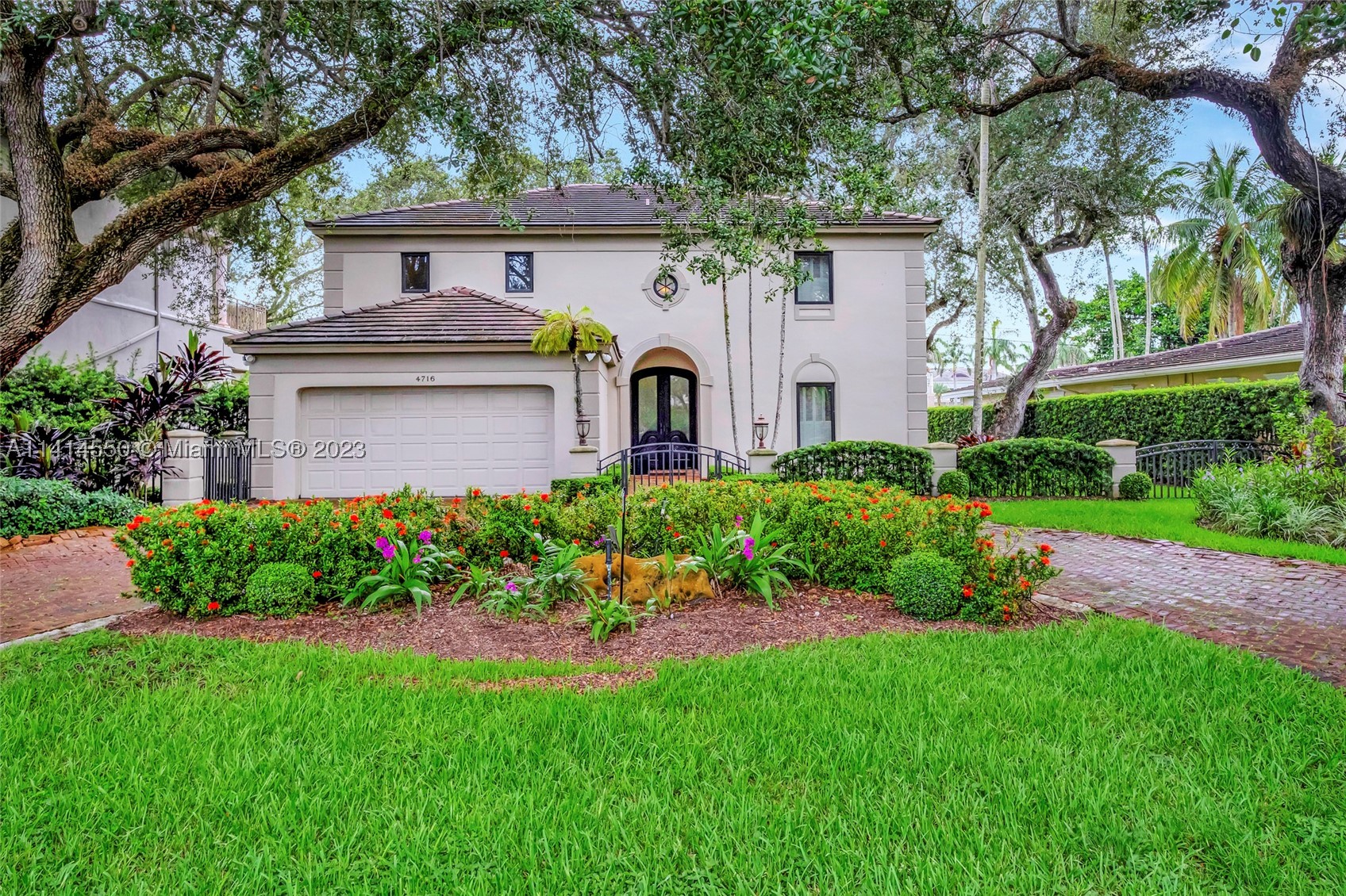 4716 University Dr — photo
