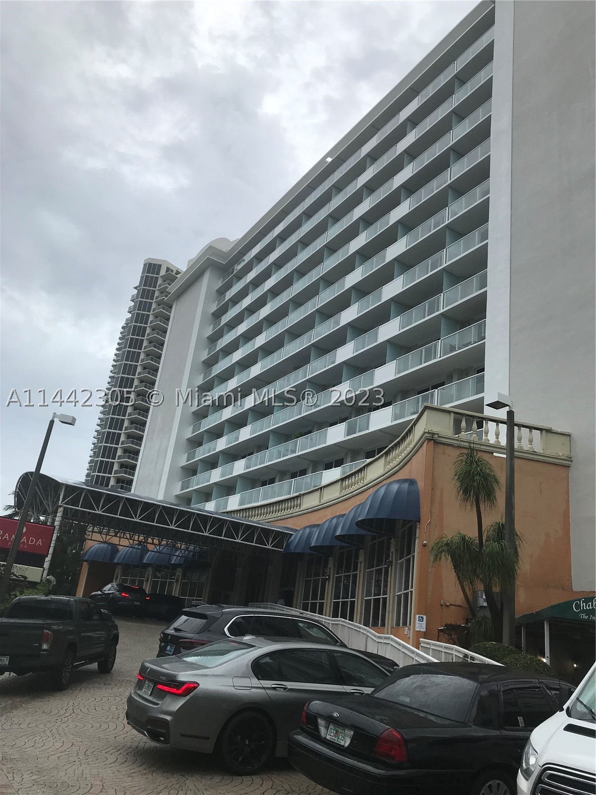 19201 Collins Ave 637 — photo
