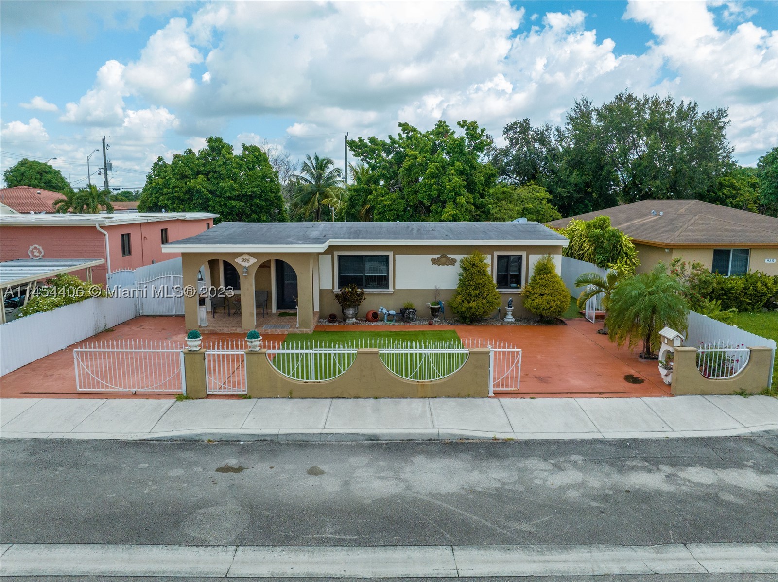 925 E 29th Street, Hialeah, FL 33013 — photo 2