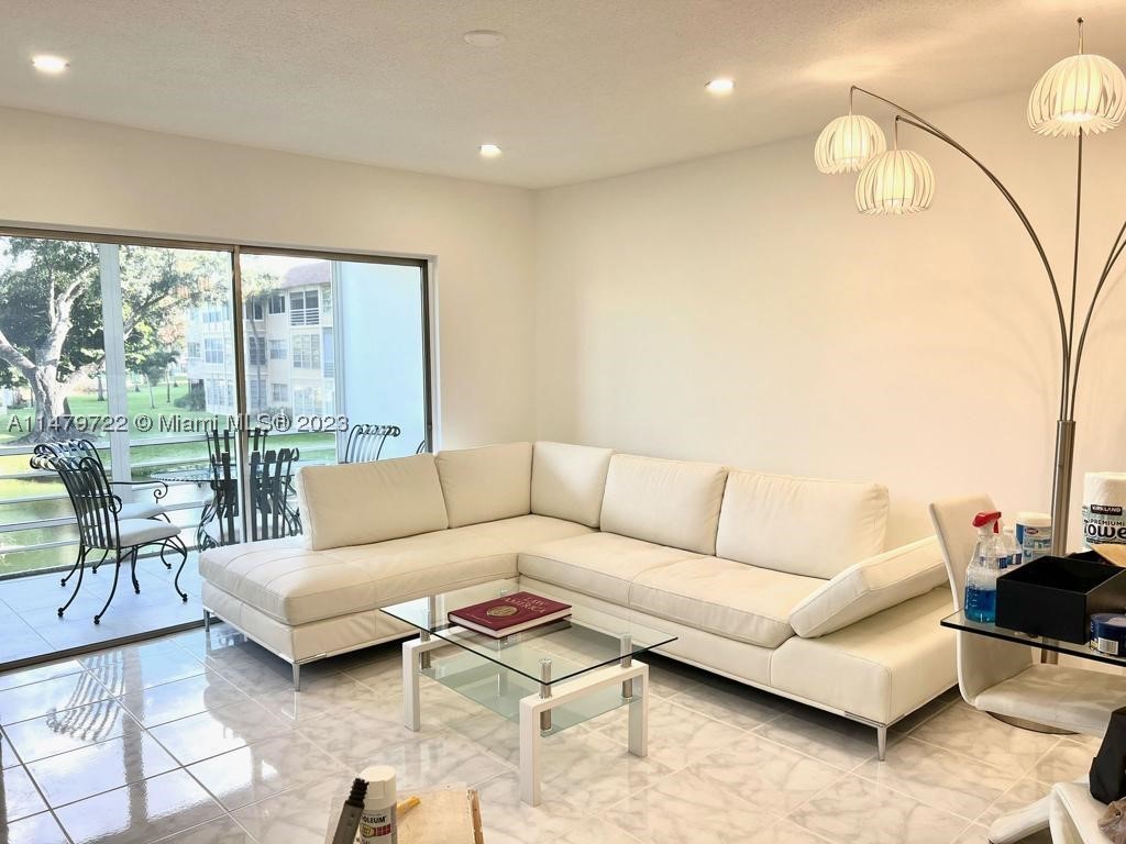 5051 W Oakland Park Blvd 204 — photo