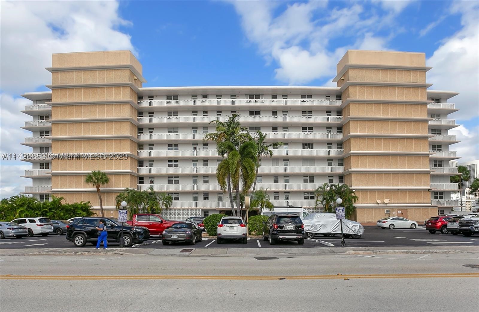 410 Golden Isles Dr 202 — photo