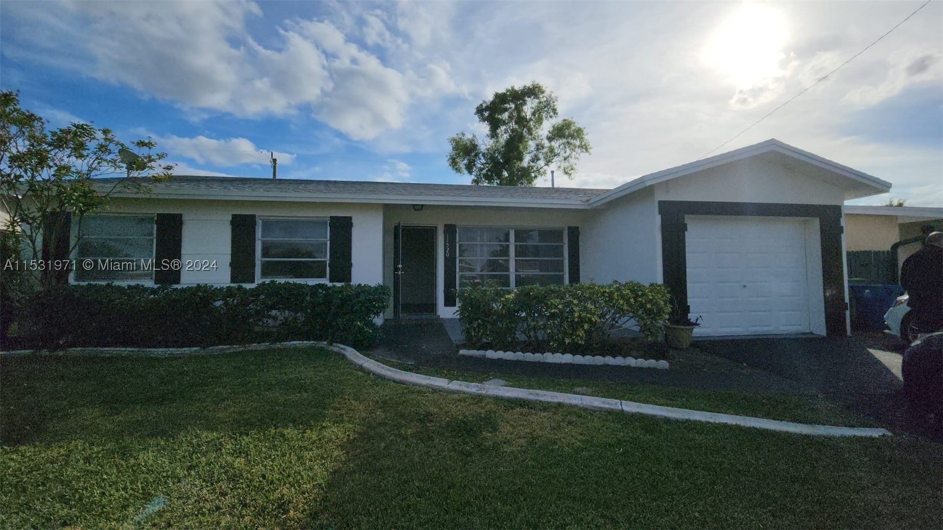 11520 NW 31st Pl — photo