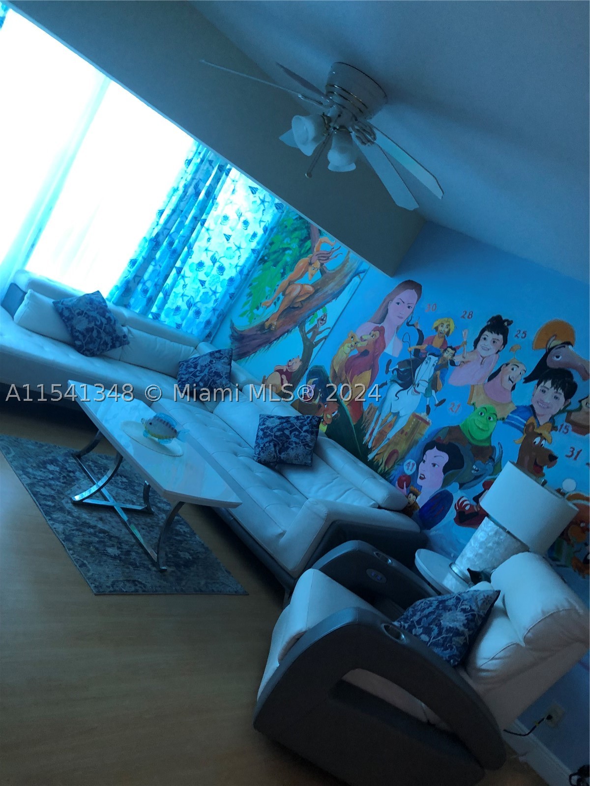 5445 Collins Ave Th2 — photo