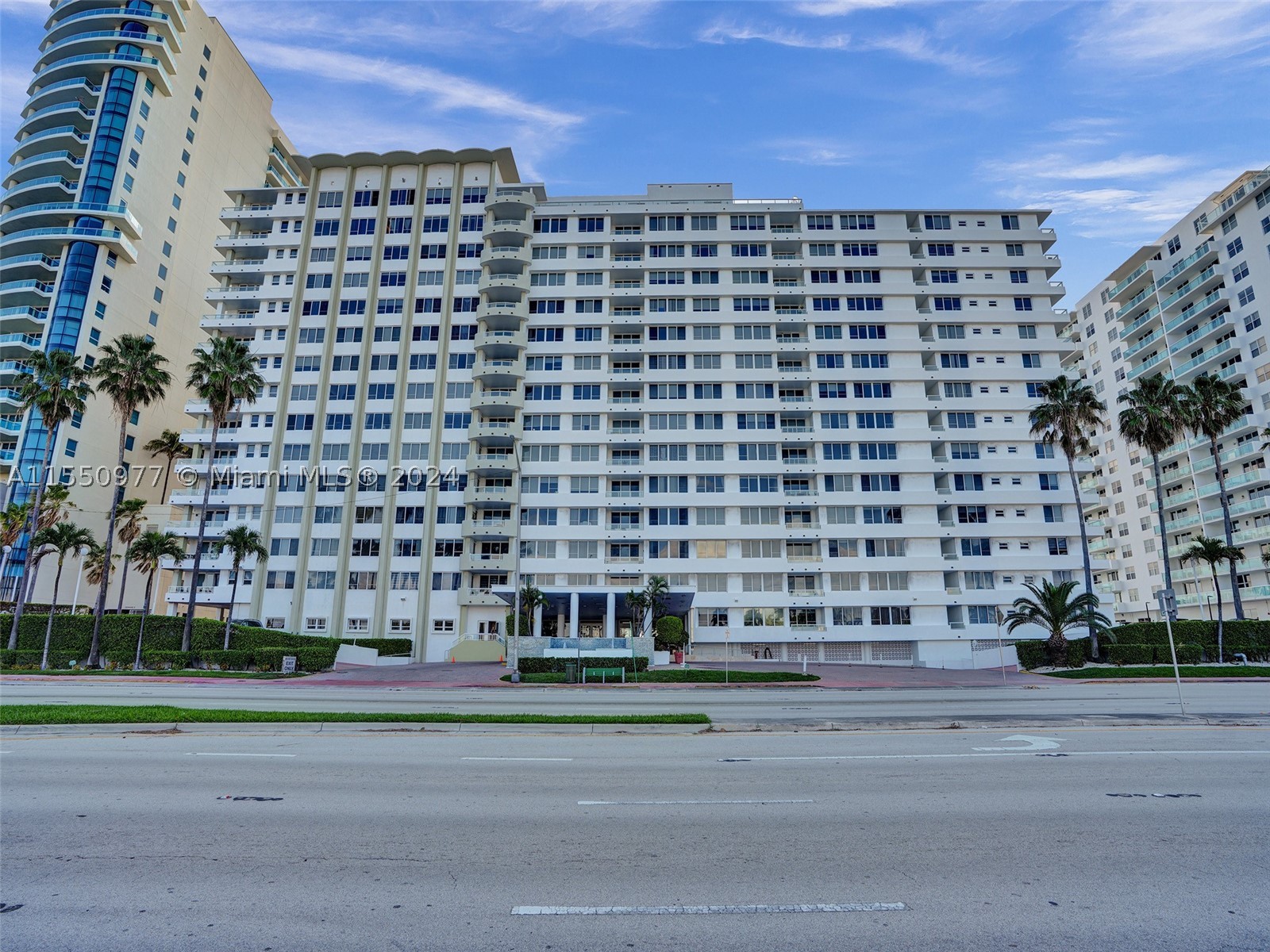 5005 Collins Ave 725 — photo