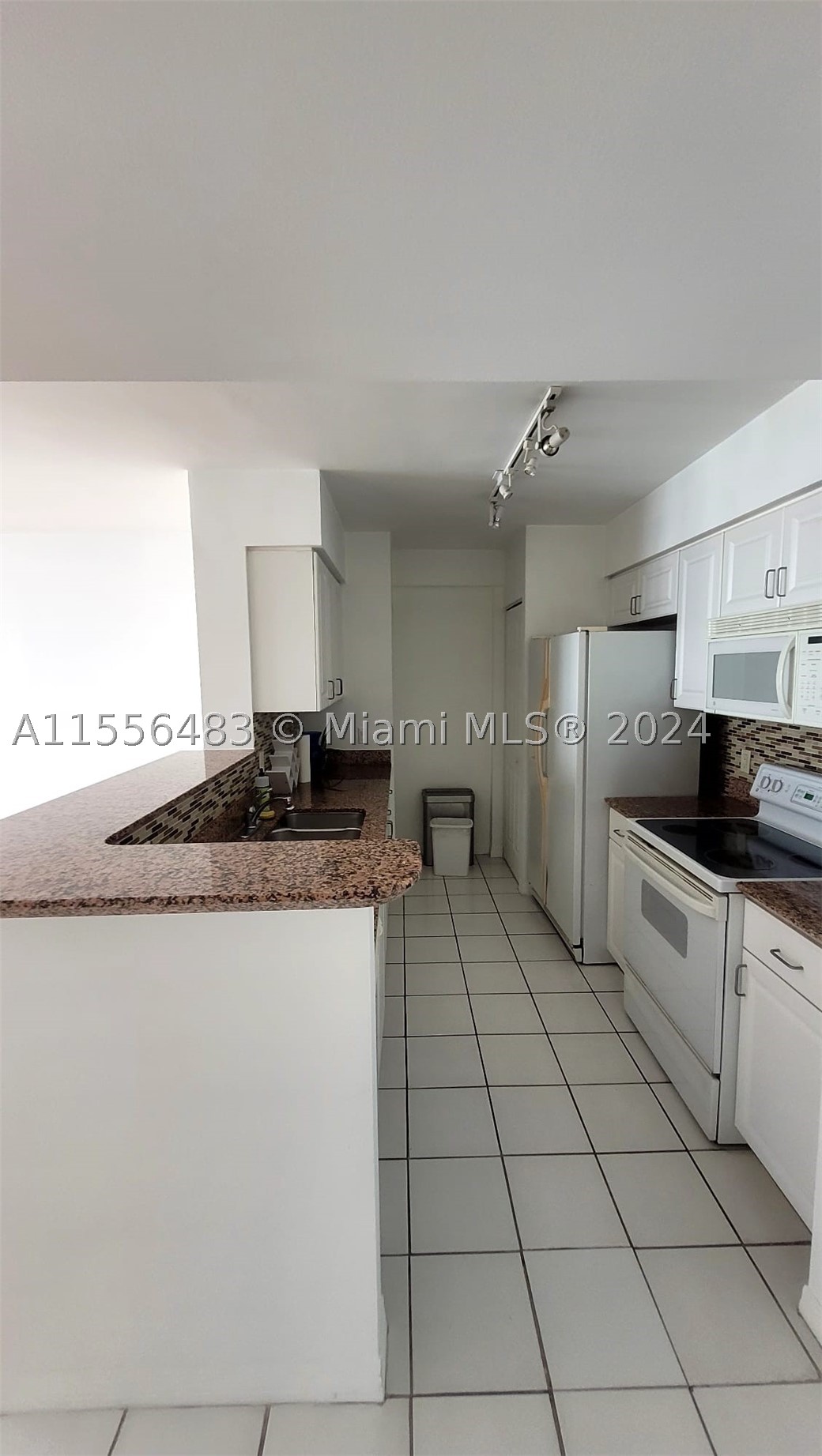 1155 Brickell Bay Dr 2805 — photo