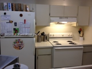 8160 Geneva Ct 206 — photo