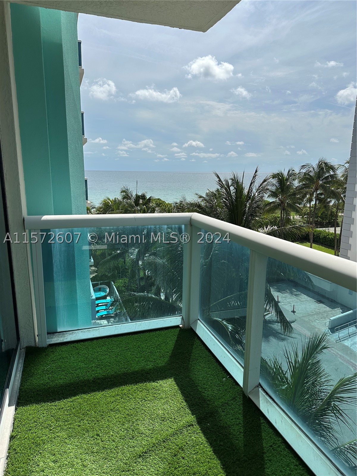 9201 Collins Ave 524 — photo