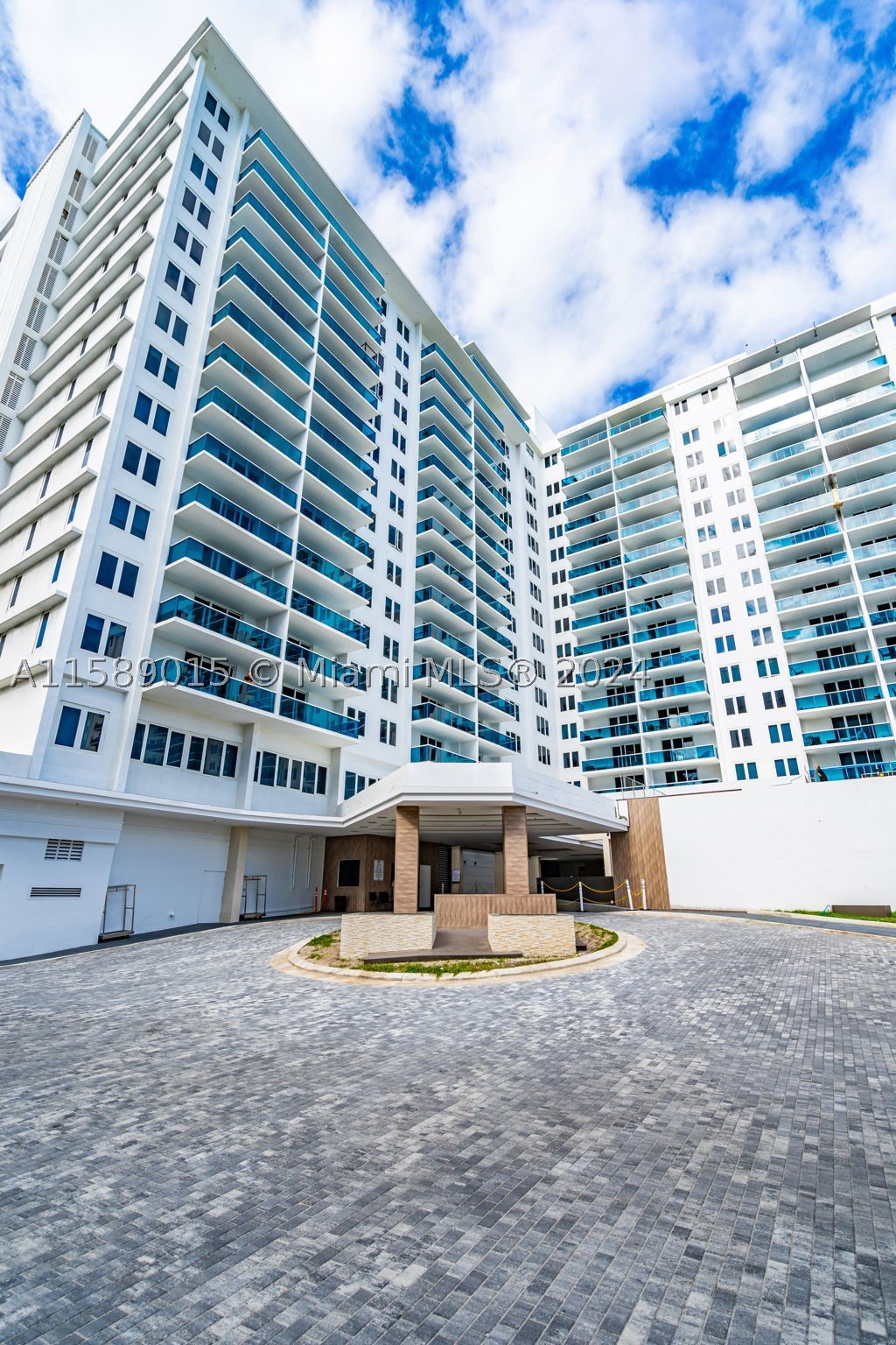 2301 Collins Ave 325 — photo