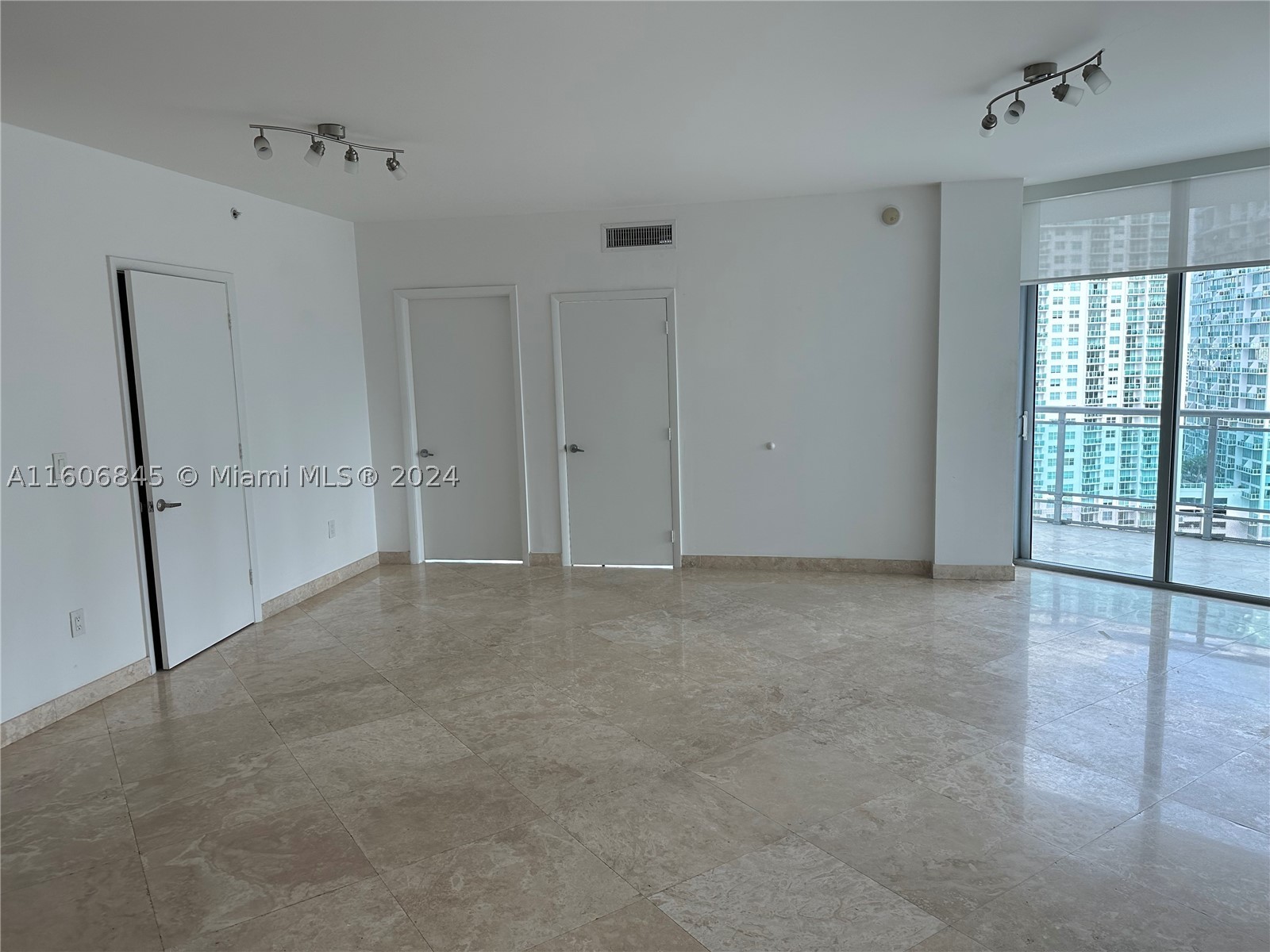 350 S Miami Ave 2302 — photo