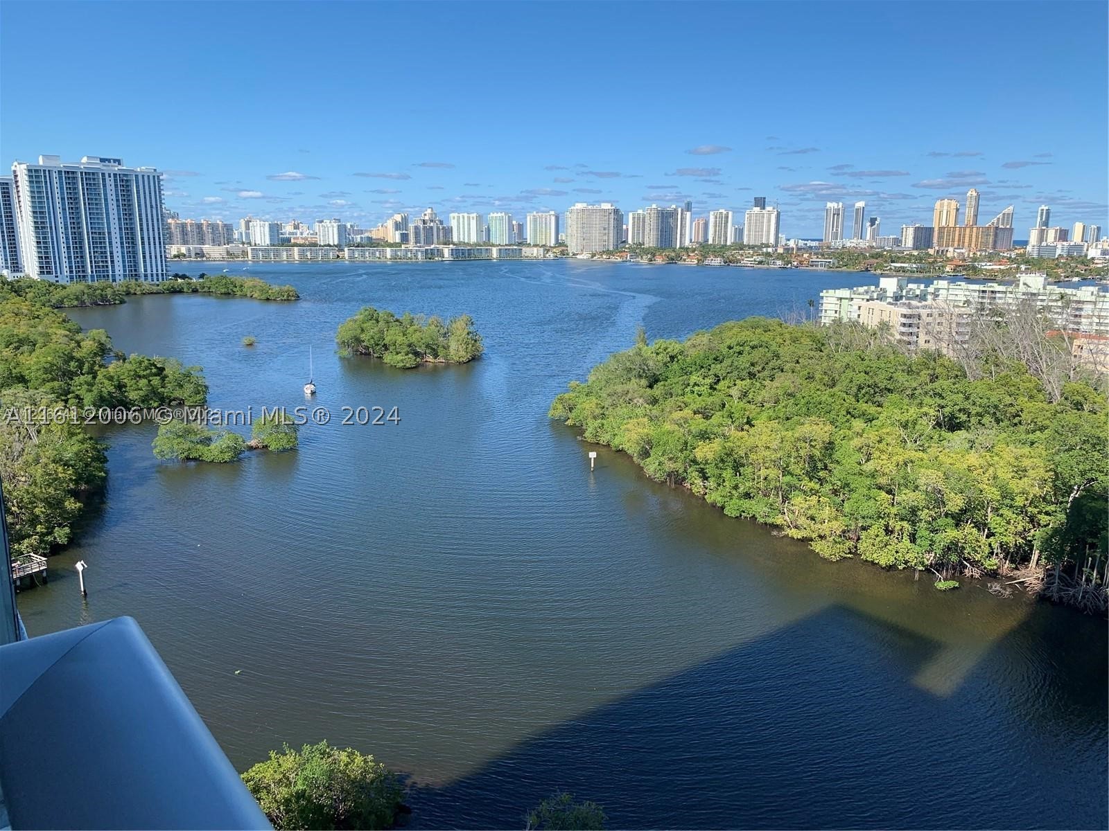 16385 Biscayne Blvd 1418 — photo