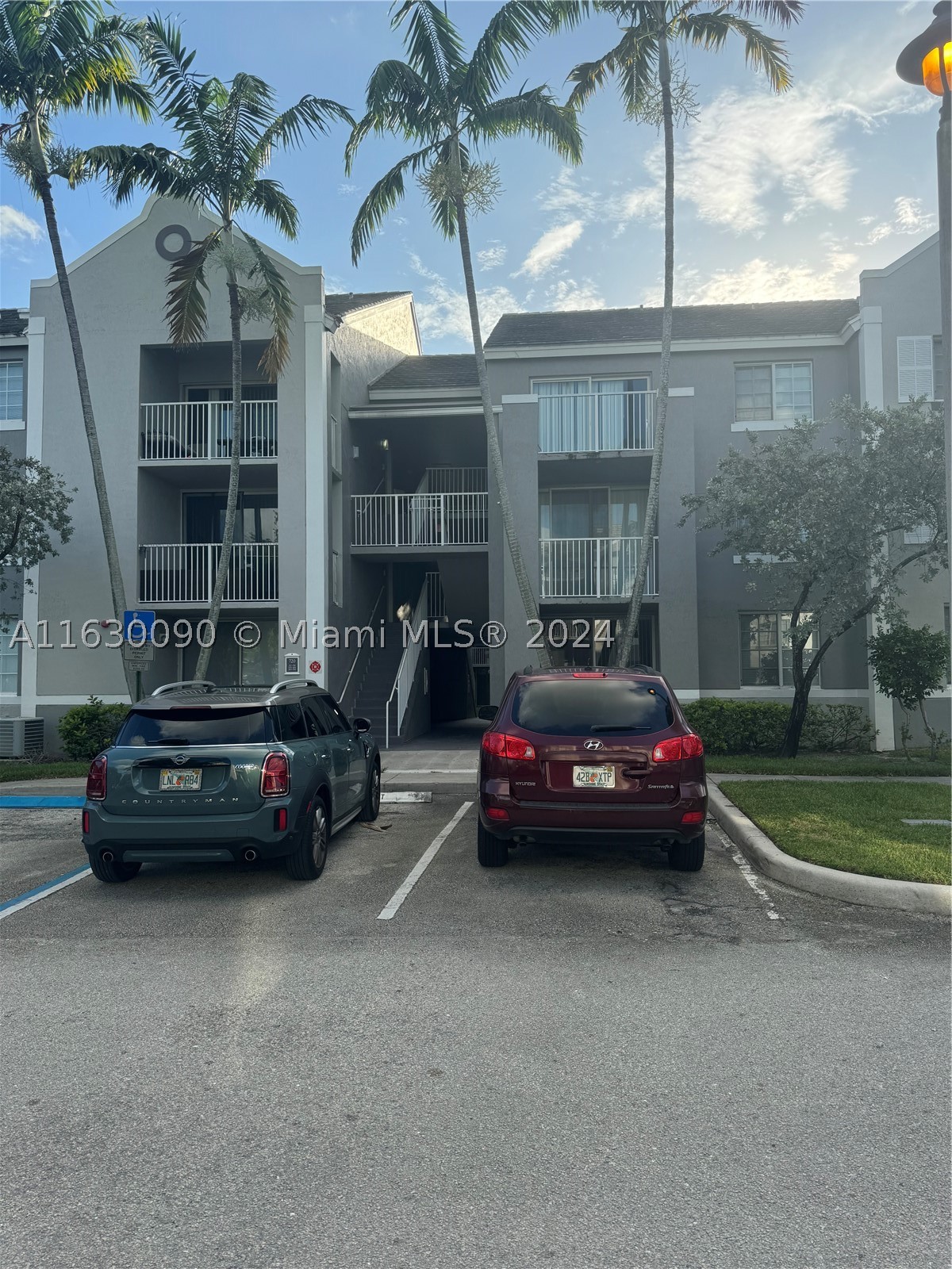 720 SW 111th Ave 307 — photo