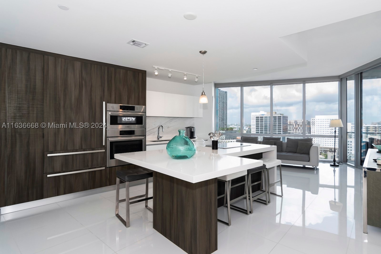 851 NE 1st Ave 1710 — photo