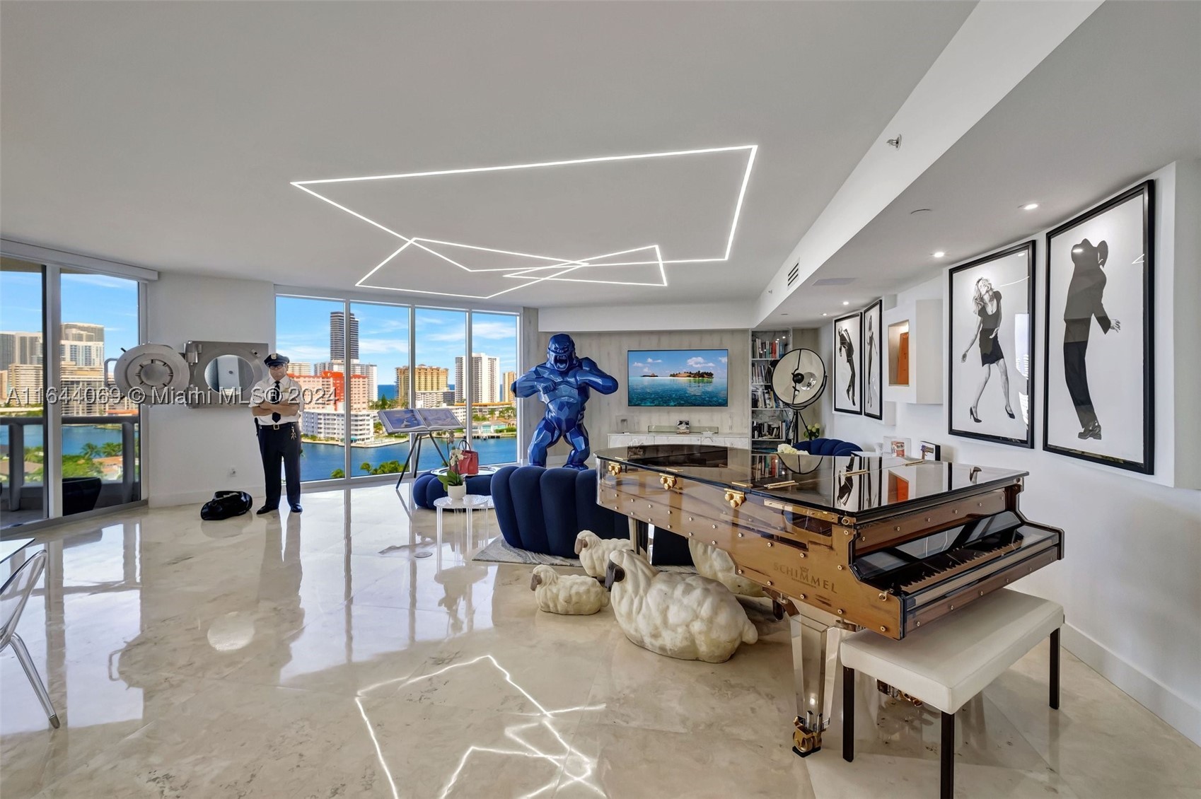 21200 Point Pl 1204 — photo